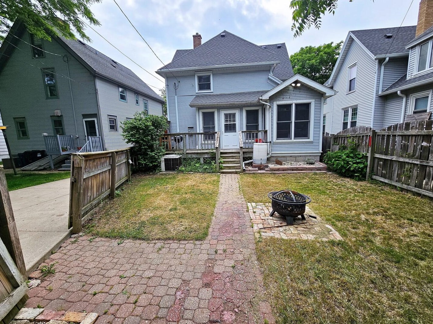 1719 Park Ave, Racine, WI 53403-2760