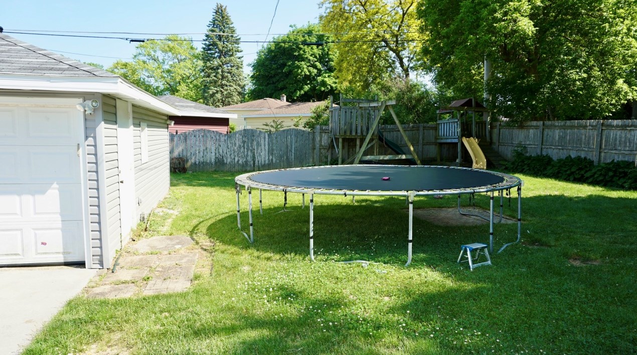 2635 Maple Grove Ave, Racine WI  53404-2222 exterior