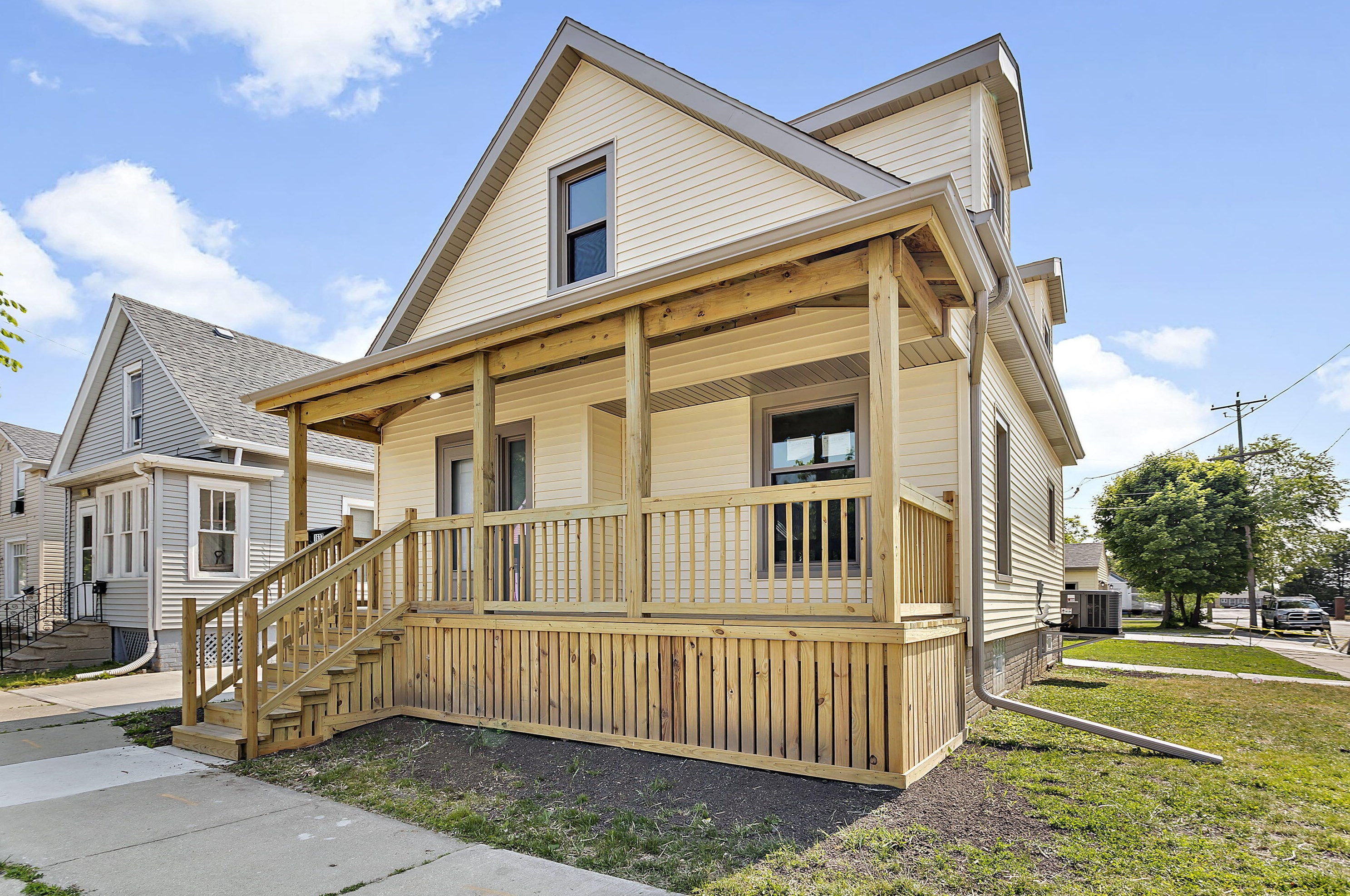 1637 Packard Ave, Racine, WI 53403-2148