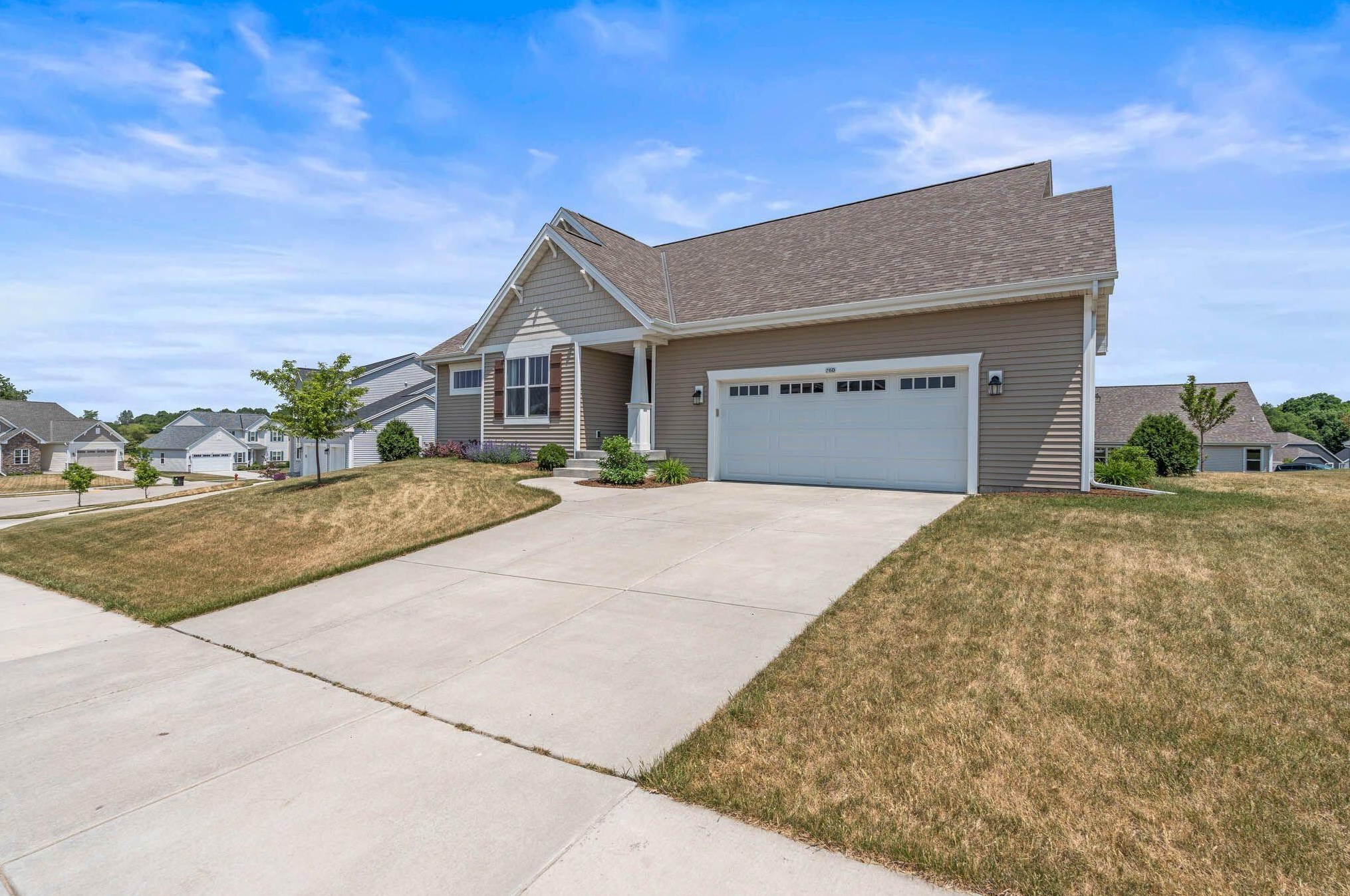 760 Autumn Ridge Ln, Hartford, WI 53027