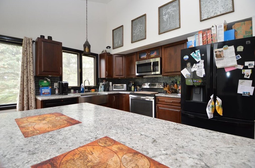 3800 Turnwood Dr, Richfield WI  53076-9633 exterior