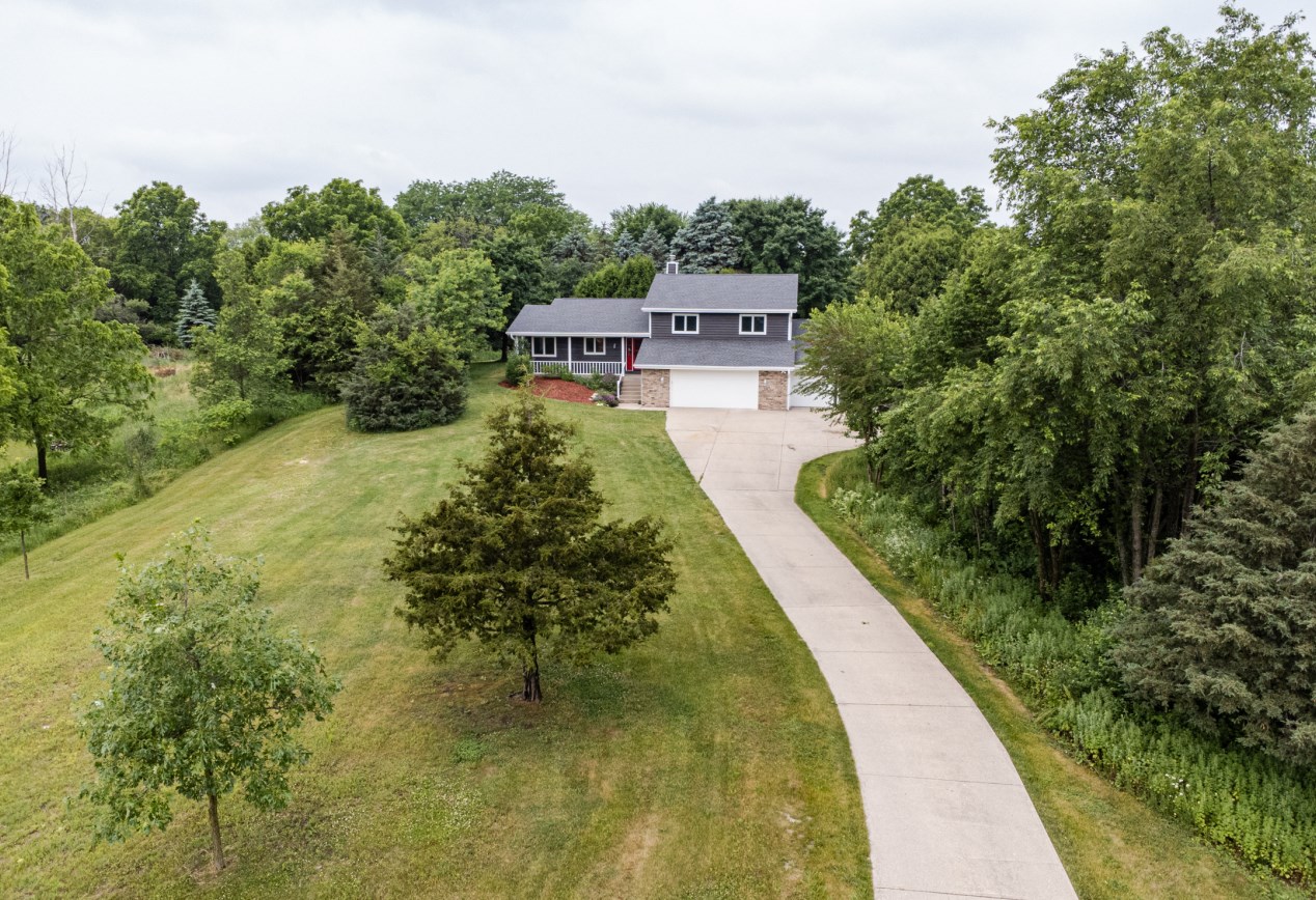 471 Caernarvon Rd, Wales, WI 53183
