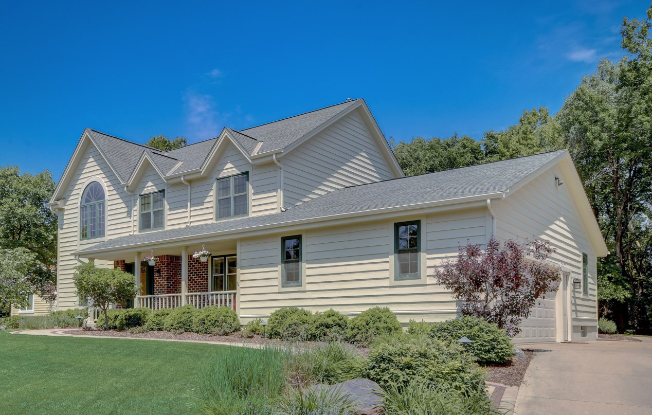 1122 Forseth Dr, Chenequa, WI 53029