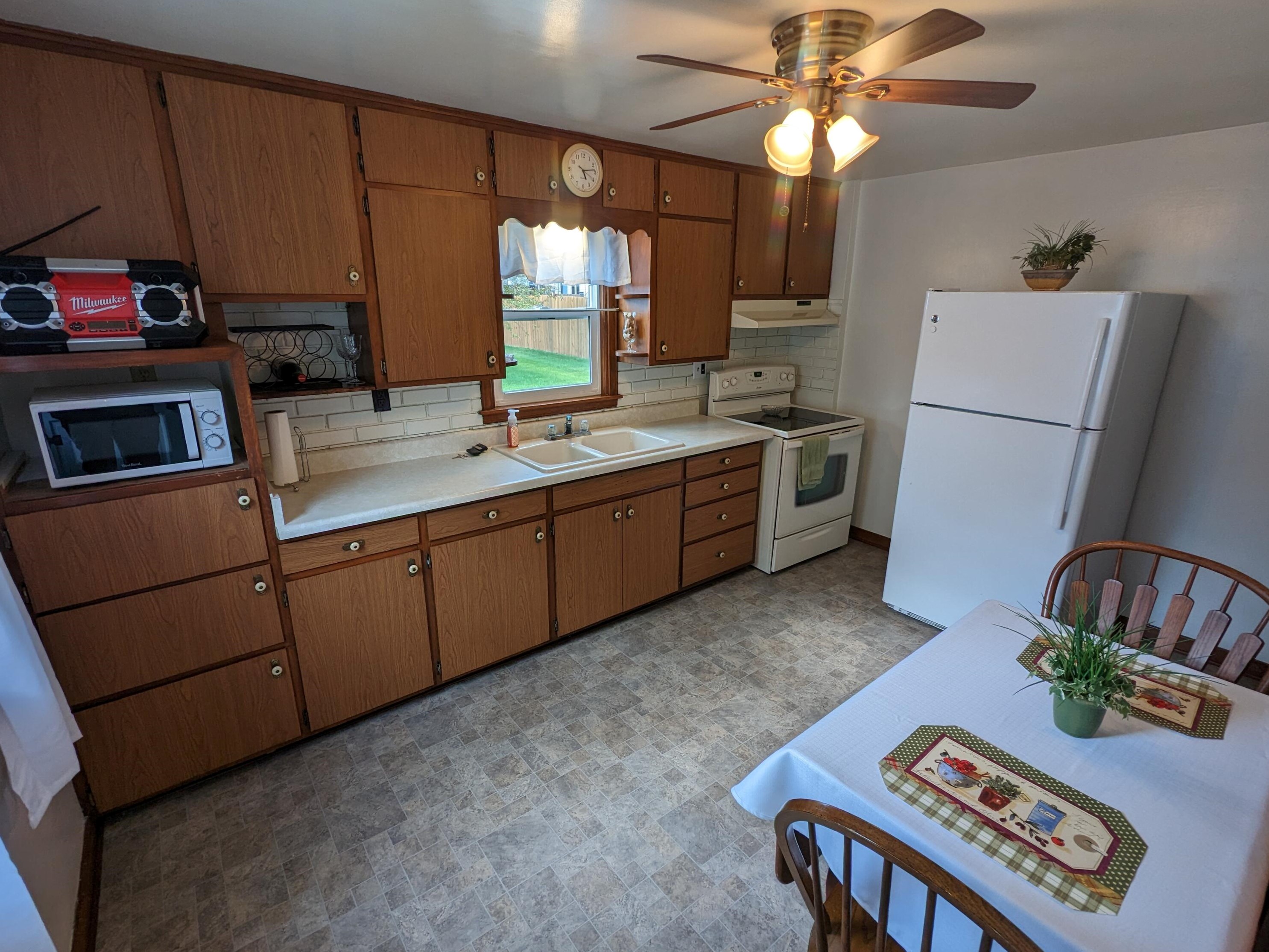 2112 Elm Ave, Sheboygan, WI 53081-5536