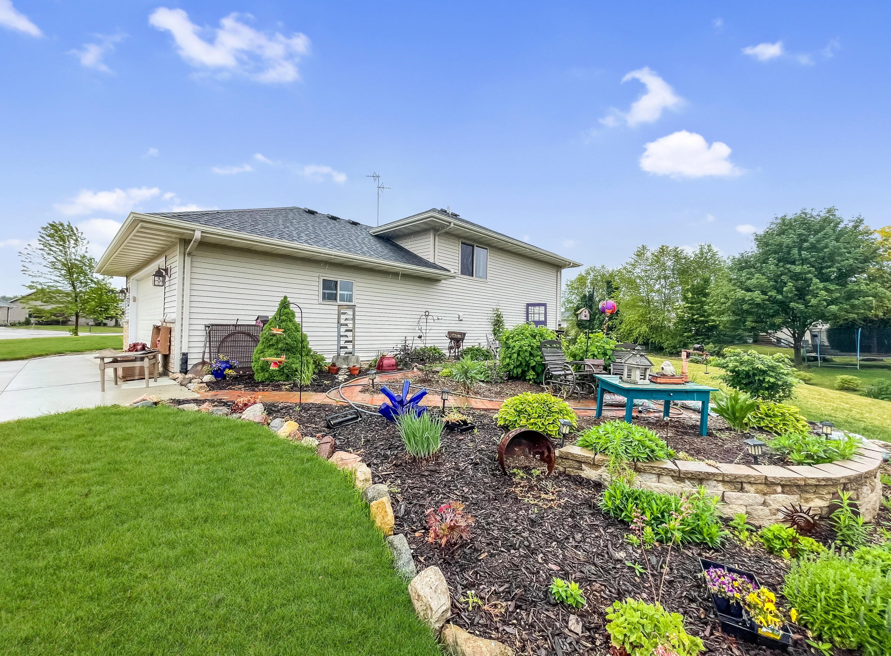 814 Ethan Allen Dr, Sheboygan, WI 53083