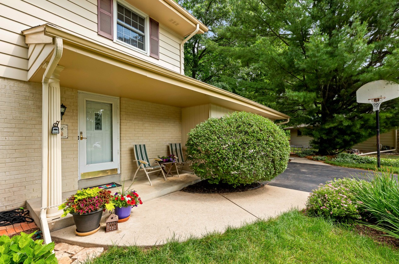 788 Windsor Cir, Chenequa, WI 53029