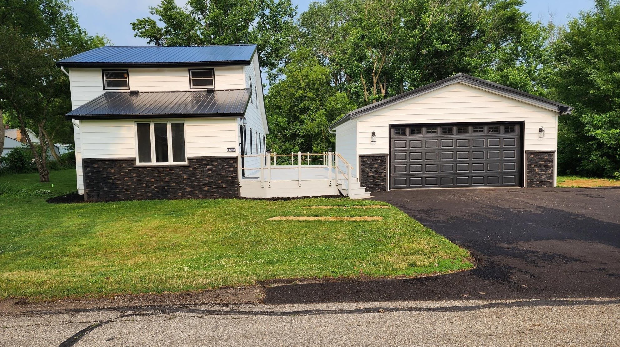 4209 Central Blvd, Delavan WI  53115-3328 exterior