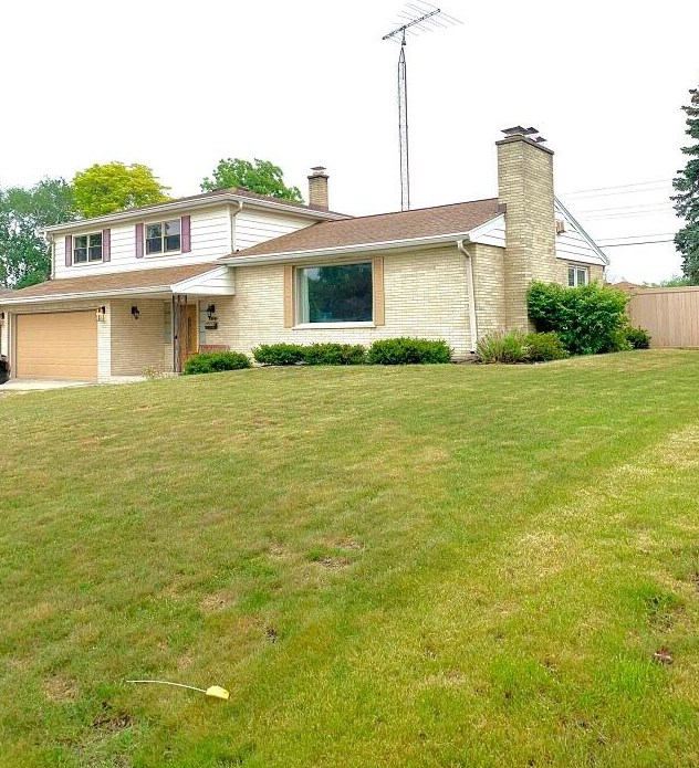 6121 Pershing Blvd, Kenosha, WI 53142