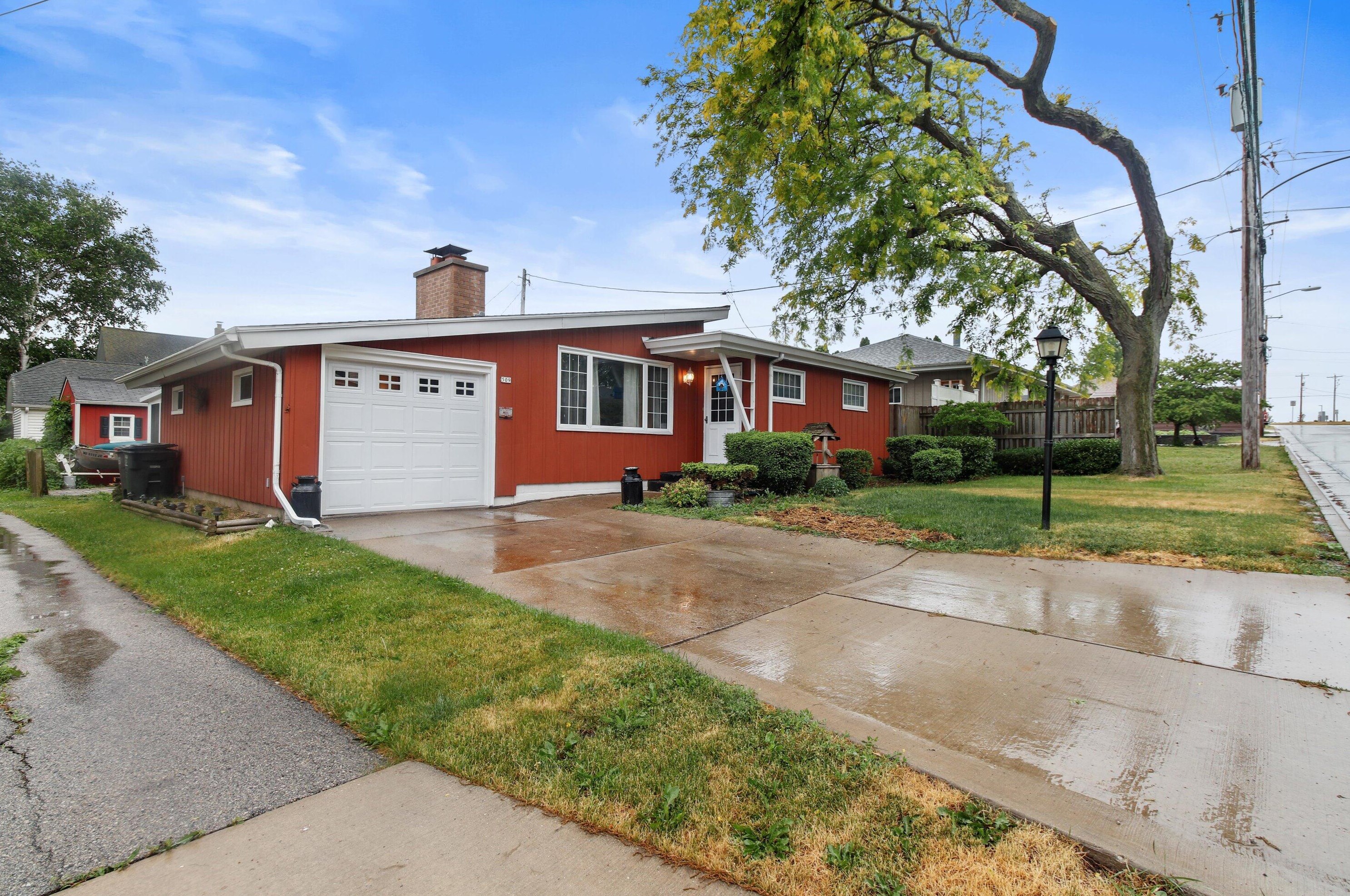 509 Racine St, Waterford, WI 53185