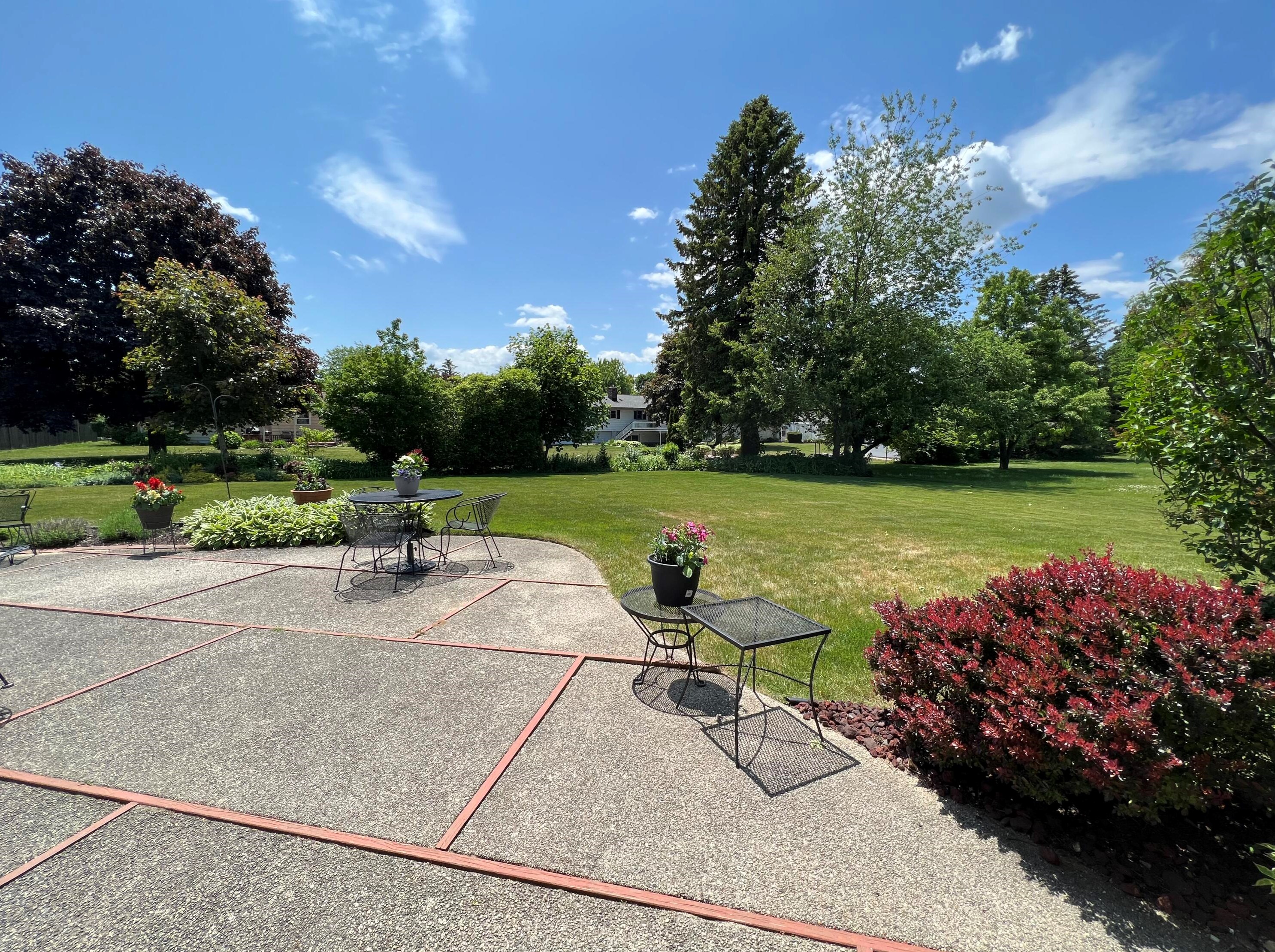 5625 College Point Ct, Racine, WI 53402-1951