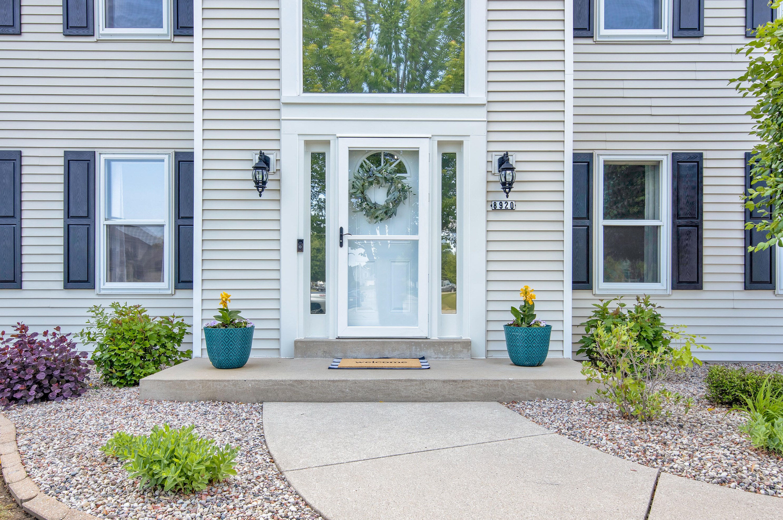 8920 Parkside Dr, Oak Creek, WI 53154-3936