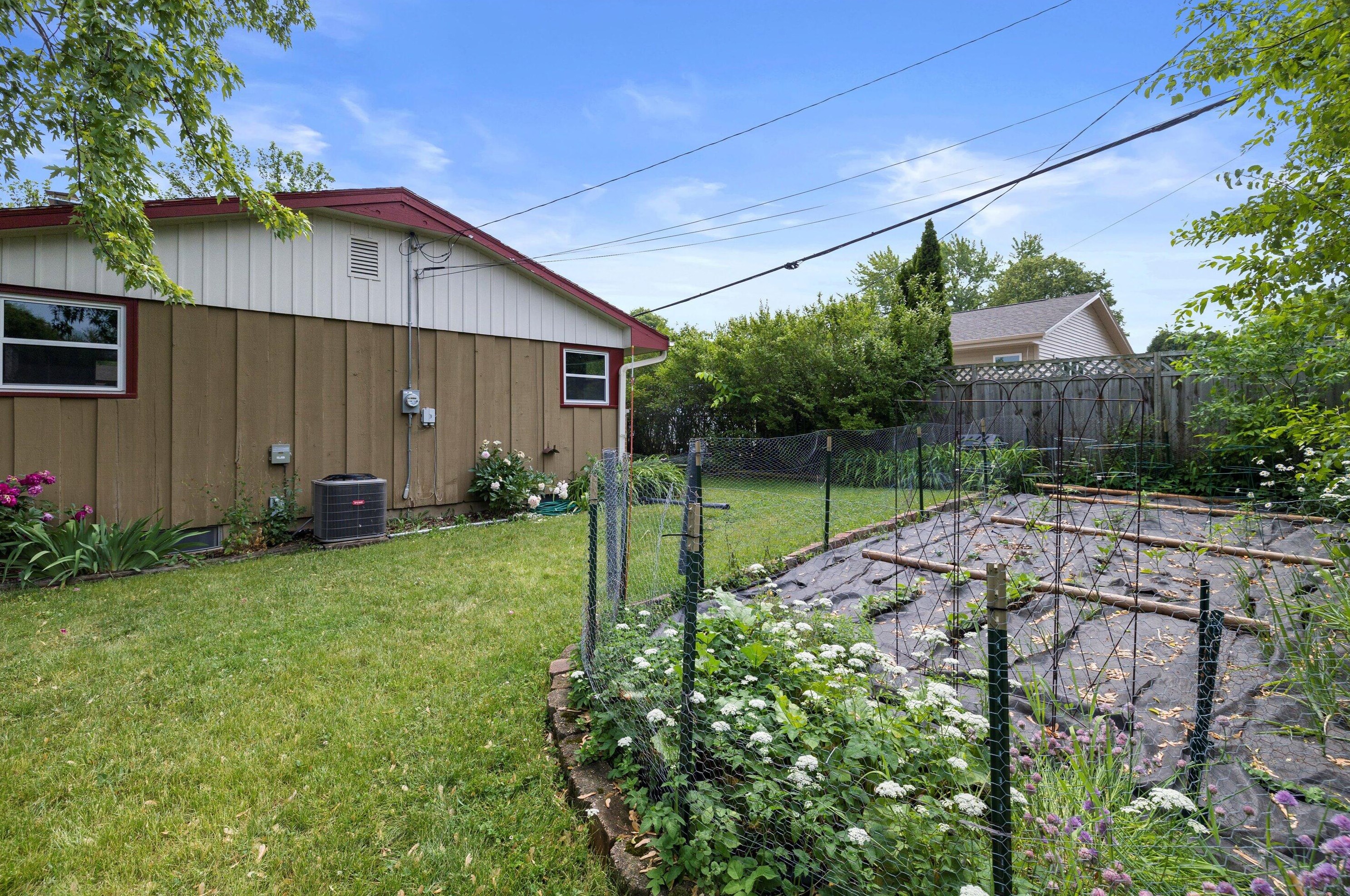 4617 109, Milwaukee WI 53225-4405 exterior