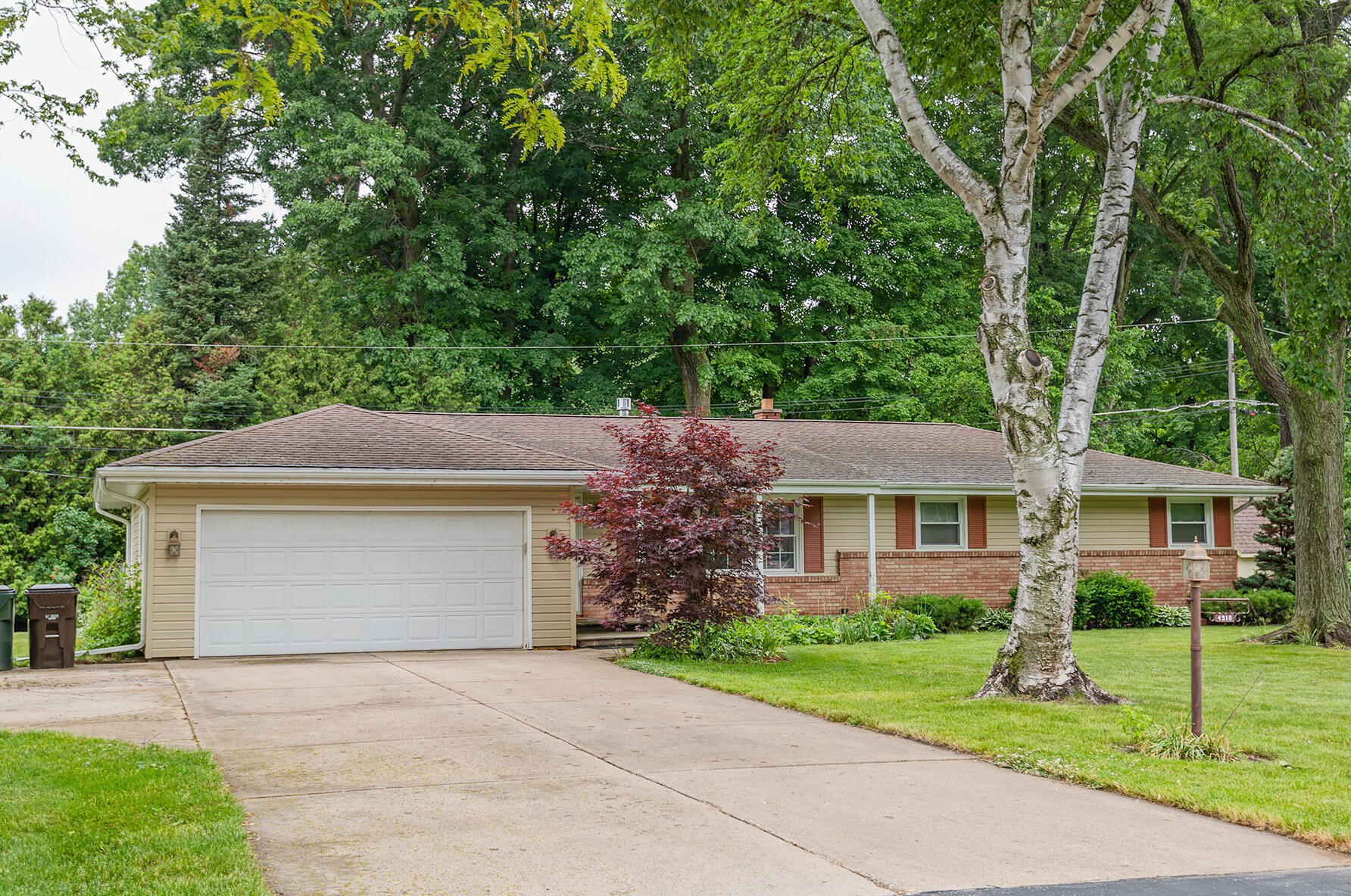 4910 Imperial St, Racine, WI 53405-1042