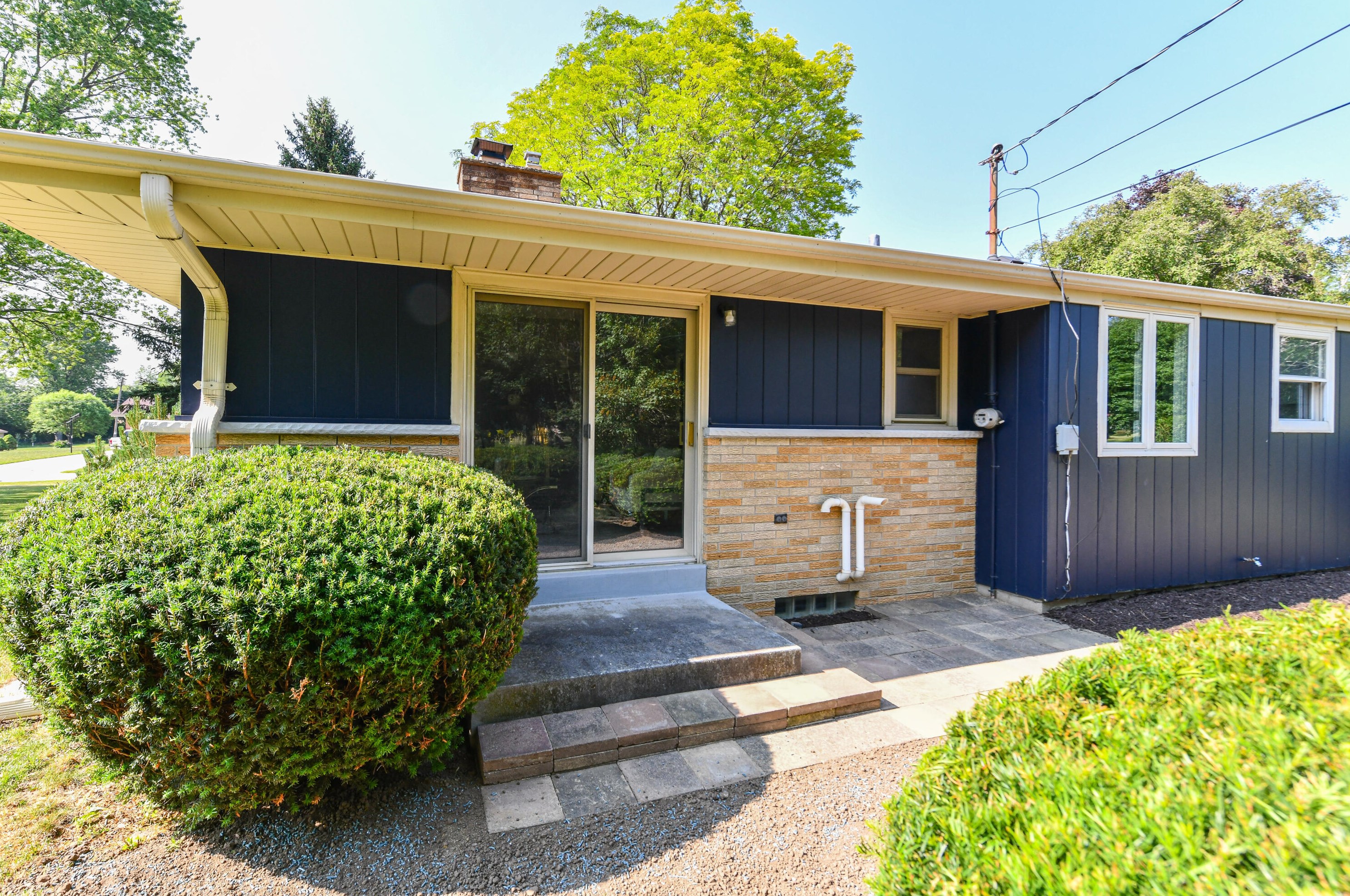 14140 Regis St, Brookfield WI  53005-1657 exterior