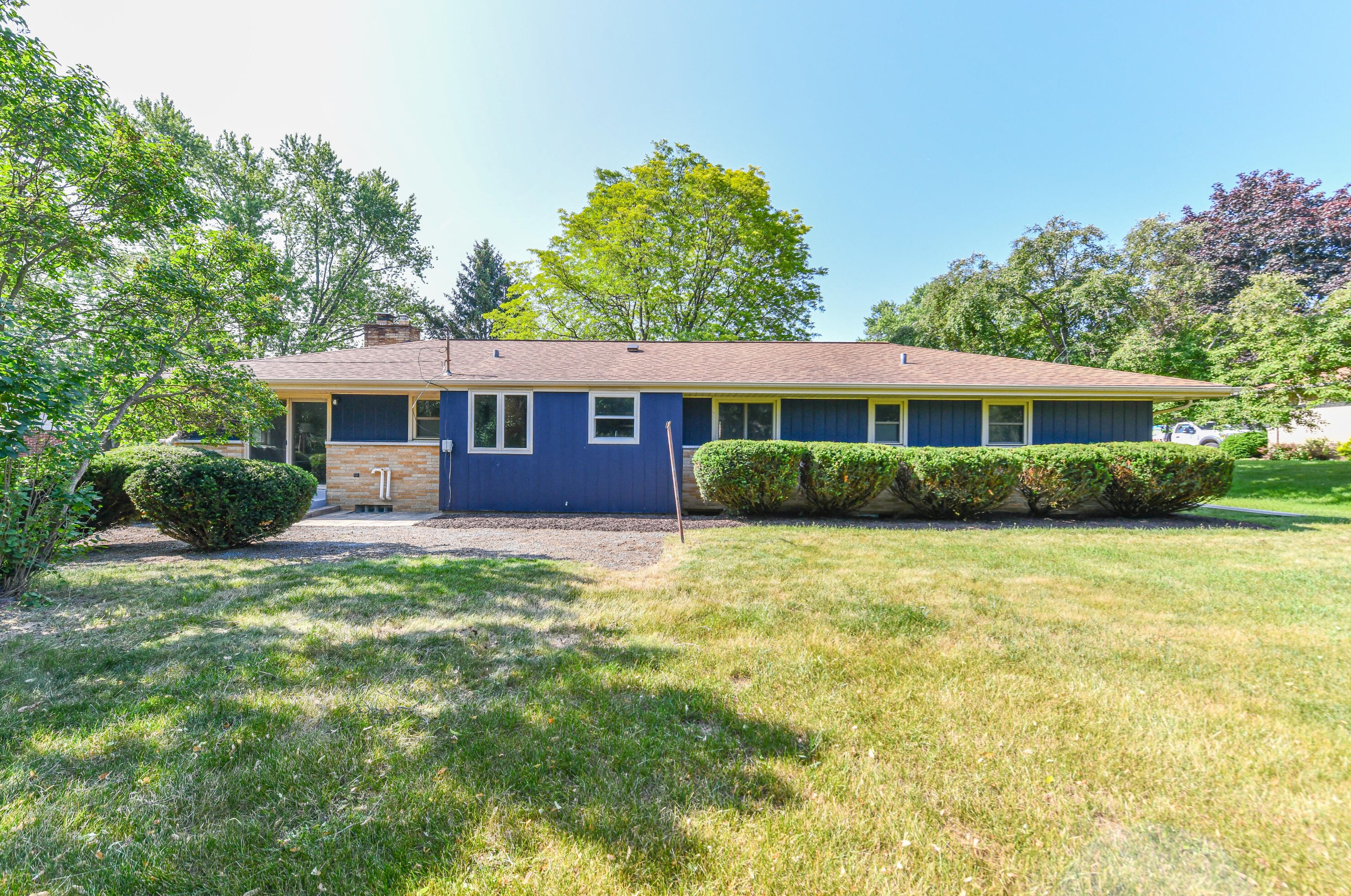 14140 Regis St, Brookfield WI  53005-1657 exterior