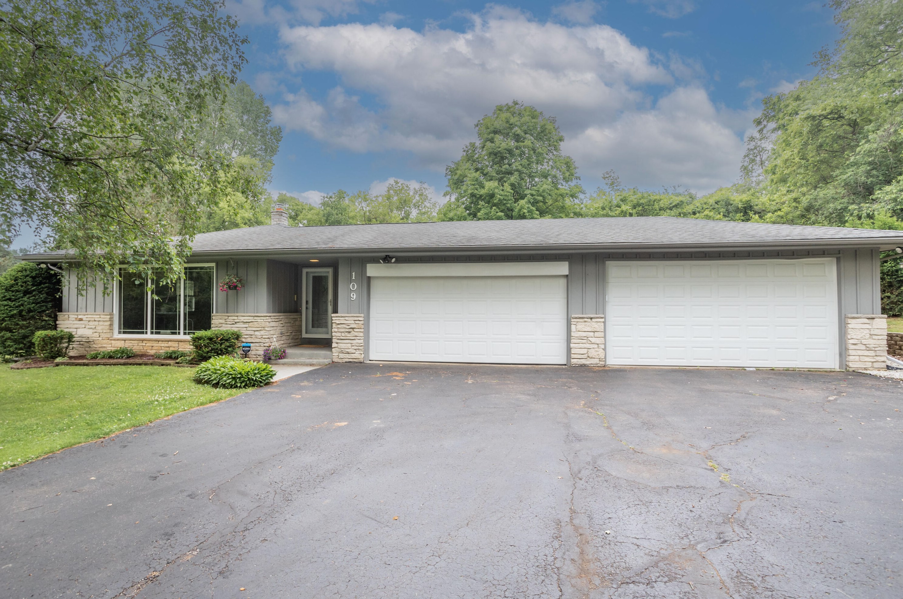 109 Caernarvon Rd, Wales, WI 53183