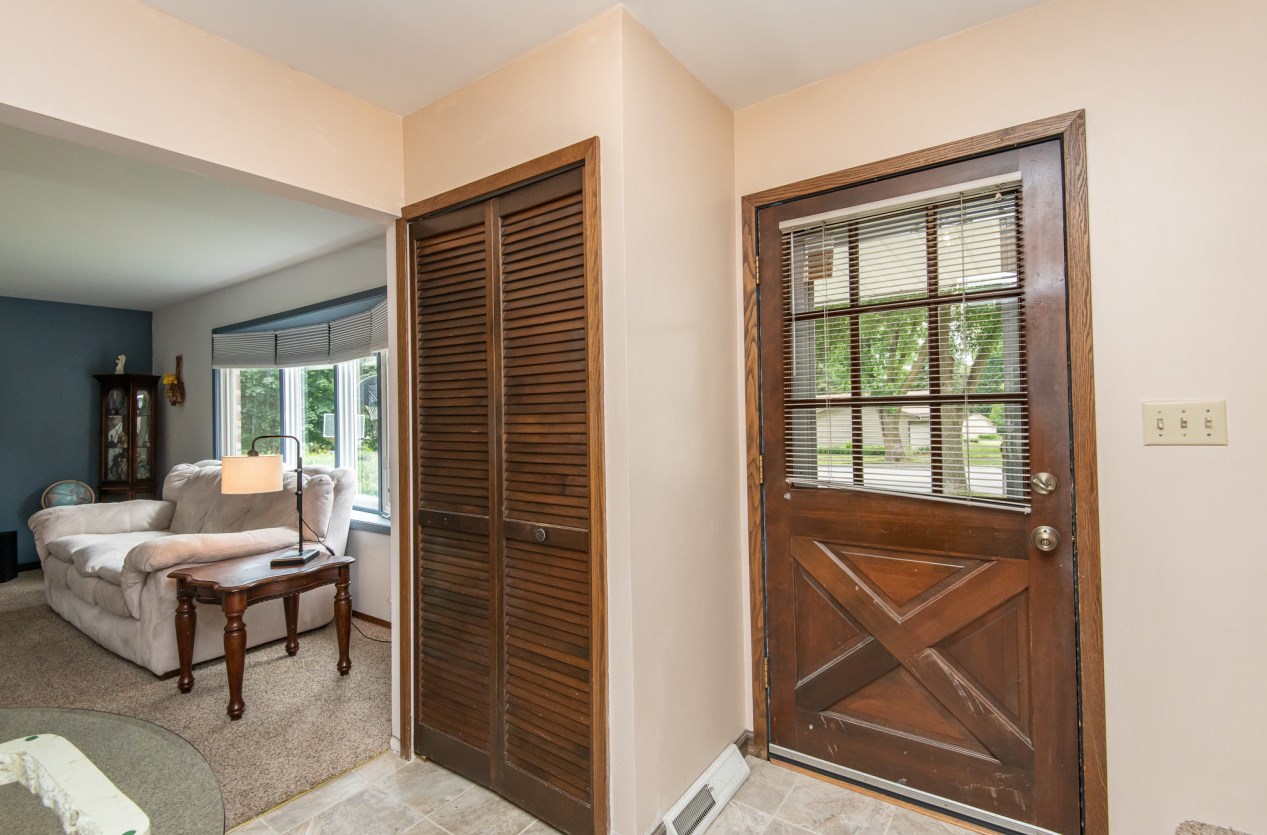 2216 Harris Highland Dr, Waukesha, WI 53188