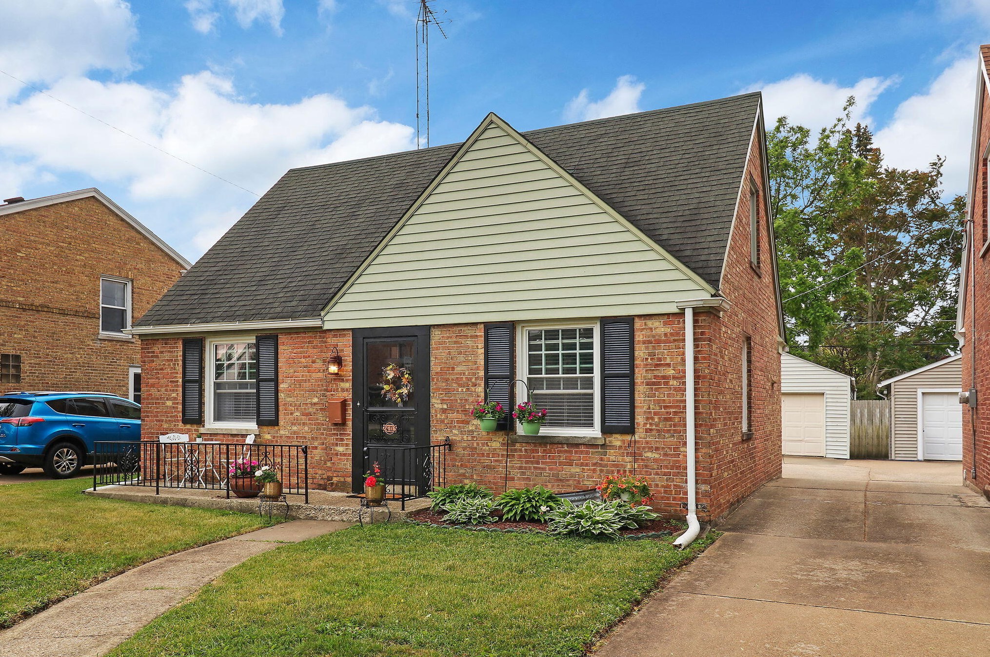 2405 Gillen St, Racine, WI 53403-3054