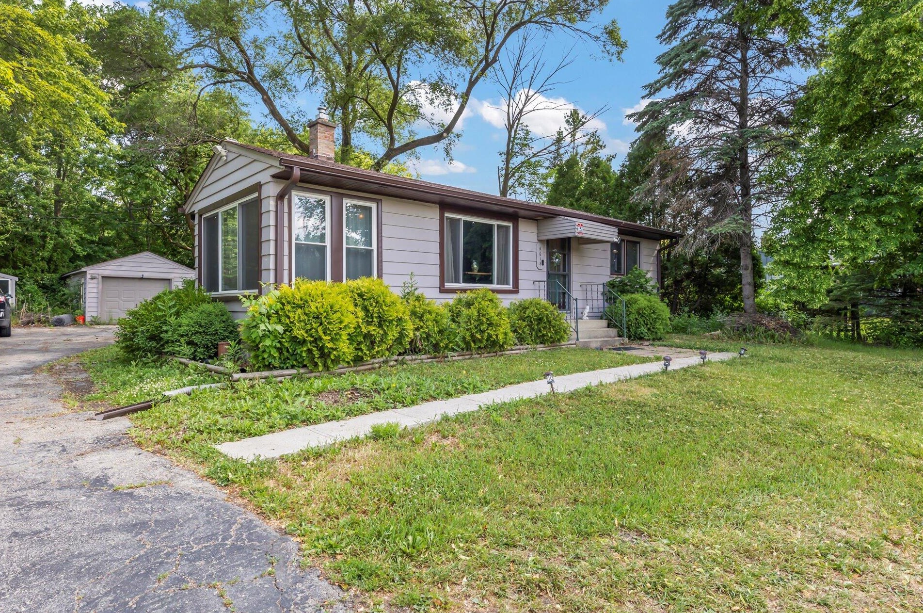 4618 Rawson Ave, Hales Corners, WI 53132-9437