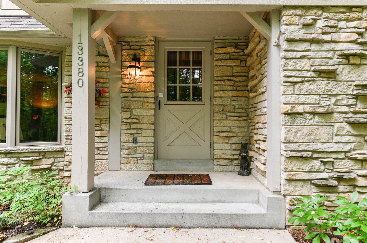 13380 Oak Hill Ln, Brookfield, WI 53005