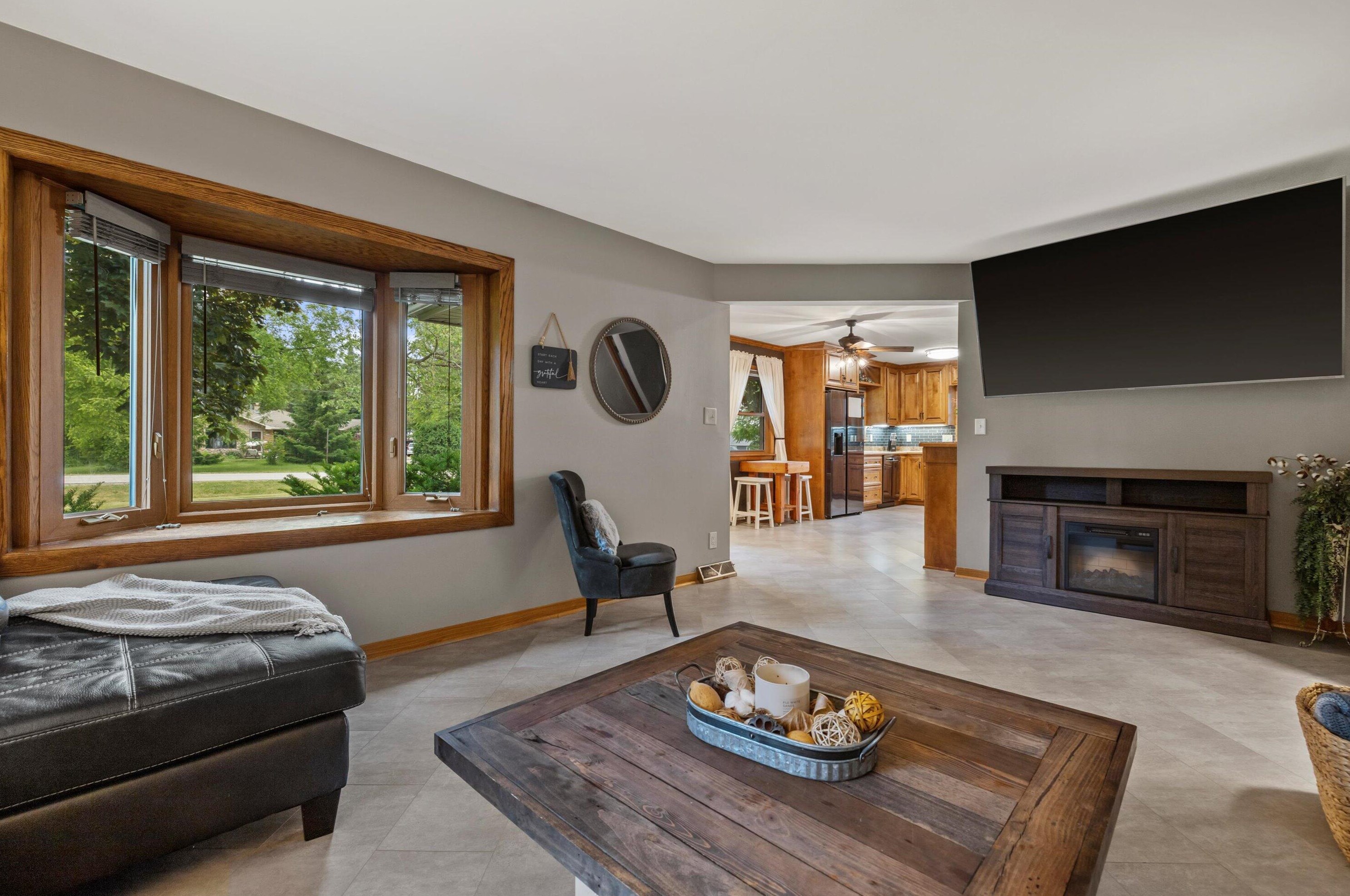 11641 Rawson Ave, Hales Corners WI  53132-1650 exterior