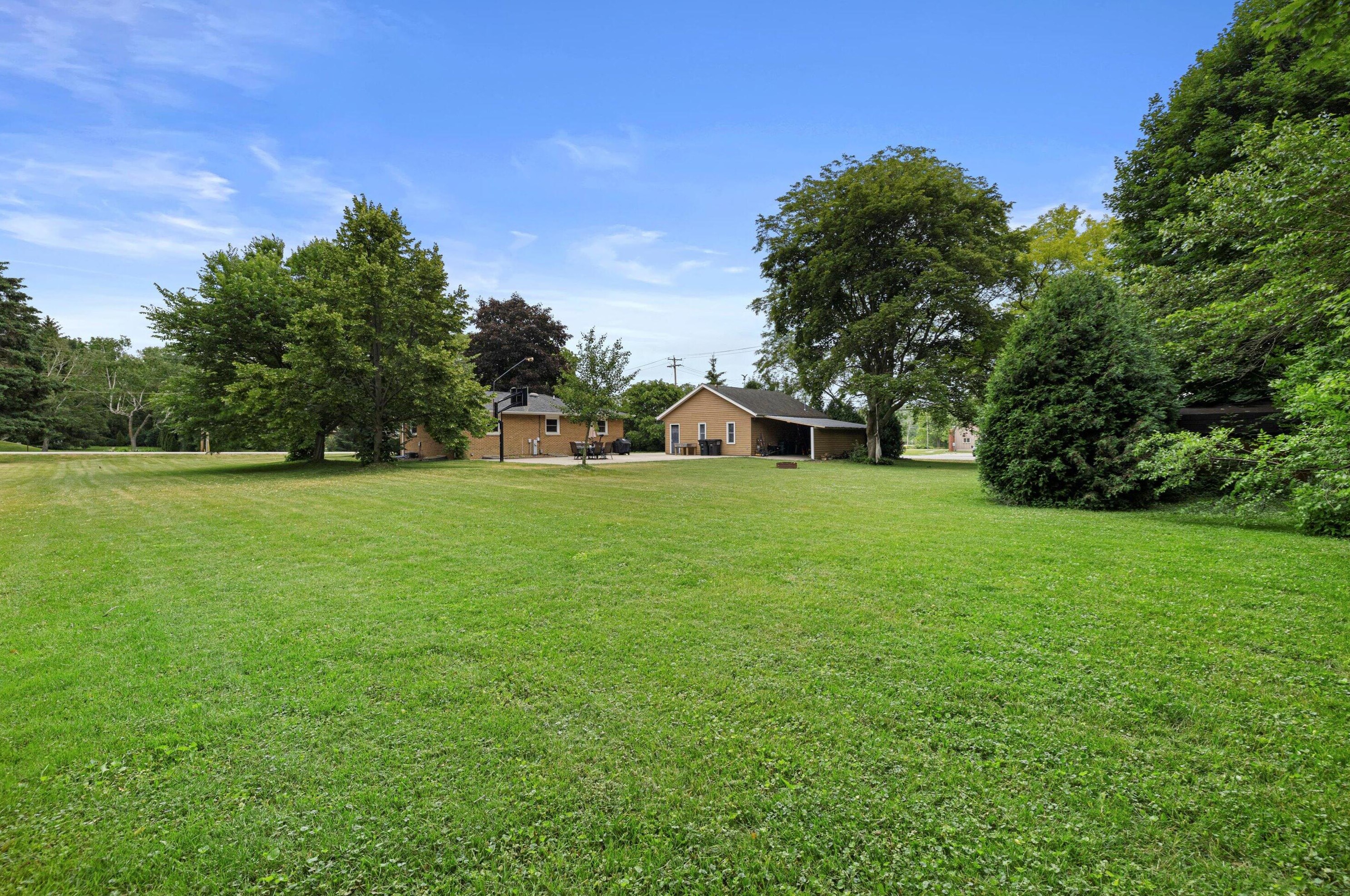 11641 Rawson Ave, Hales Corners WI  53132-1650 exterior