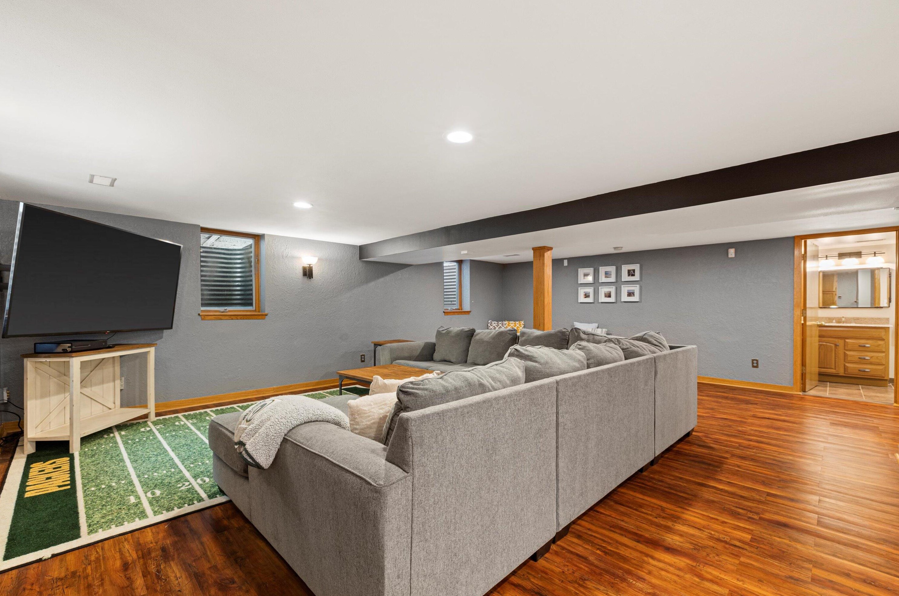 11641 Rawson Ave, Hales Corners WI  53132-1650 exterior