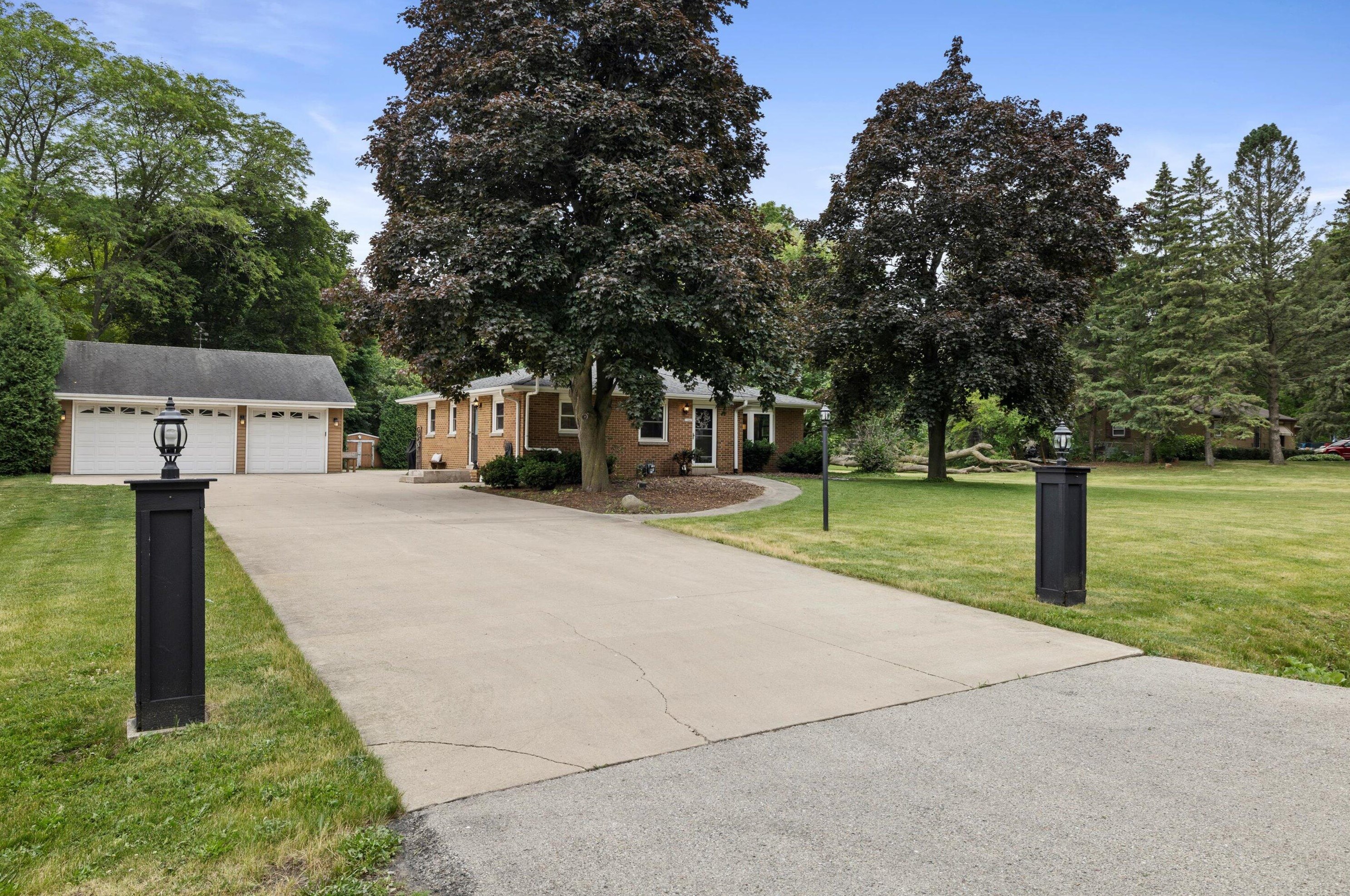 11641 Rawson Ave, Hales Corners WI  53132-1650 exterior