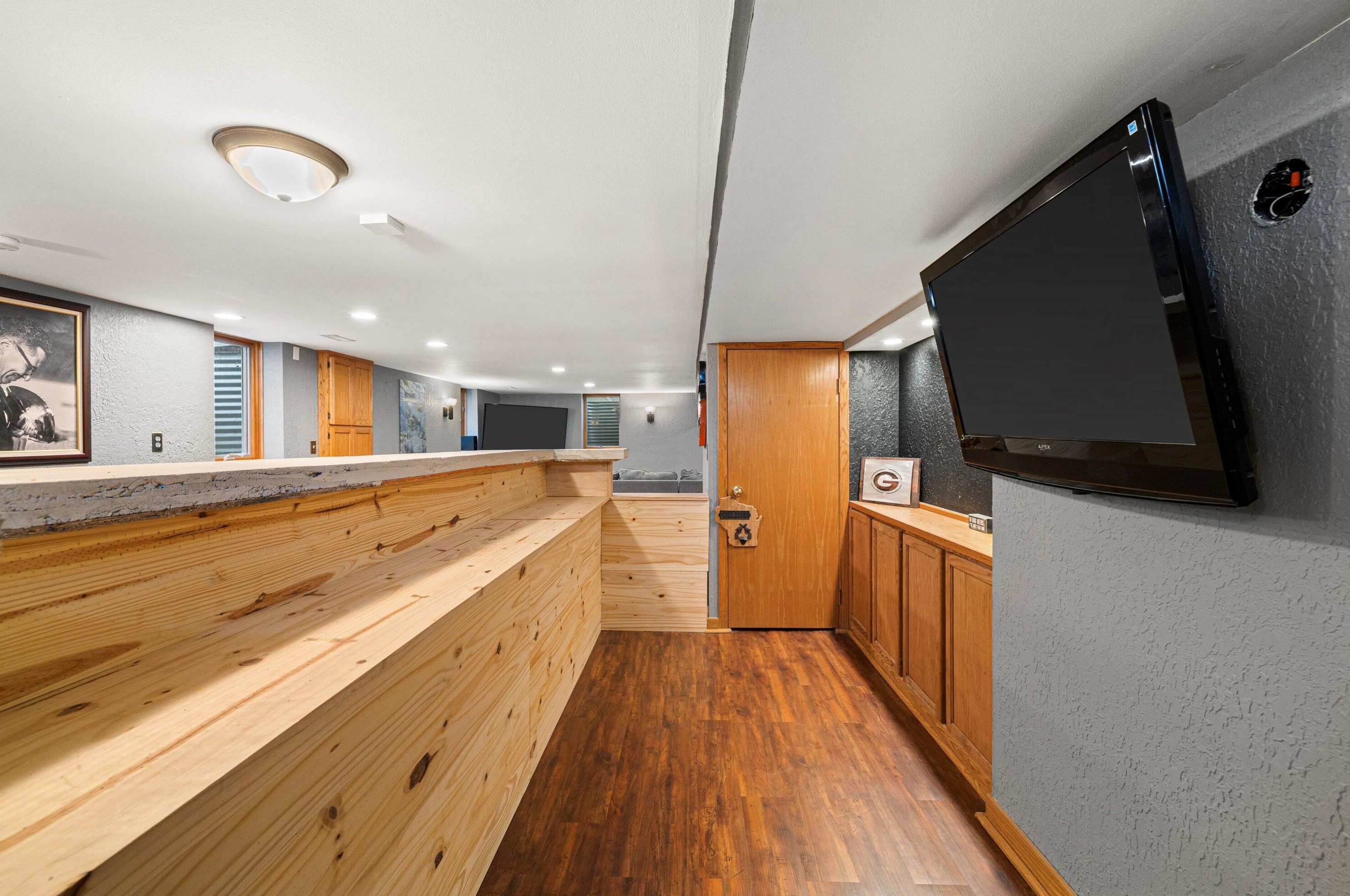 11641 Rawson Ave, Hales Corners WI  53132-1650 exterior