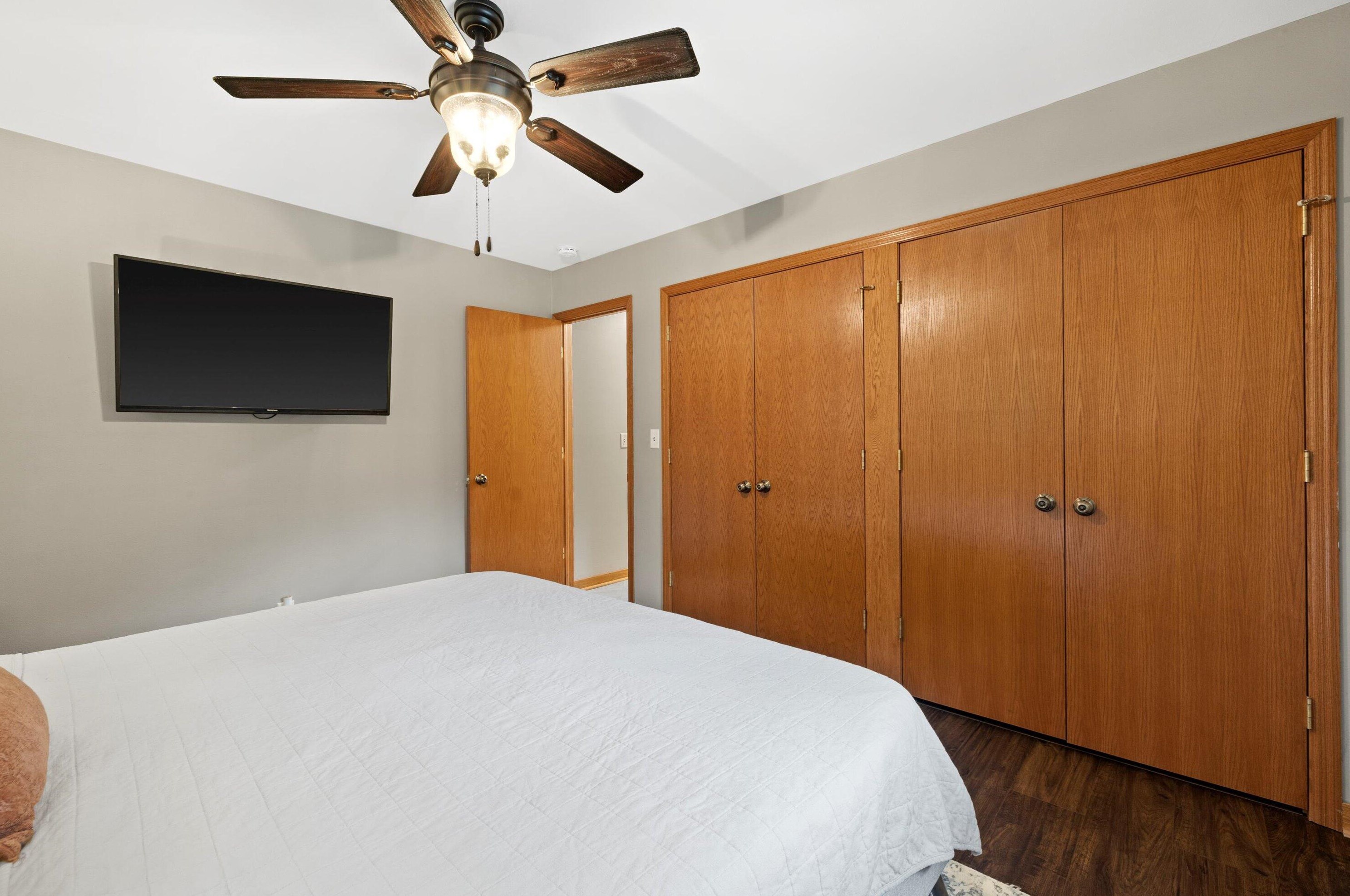 11641 Rawson Ave, Hales Corners WI  53132-1650 exterior