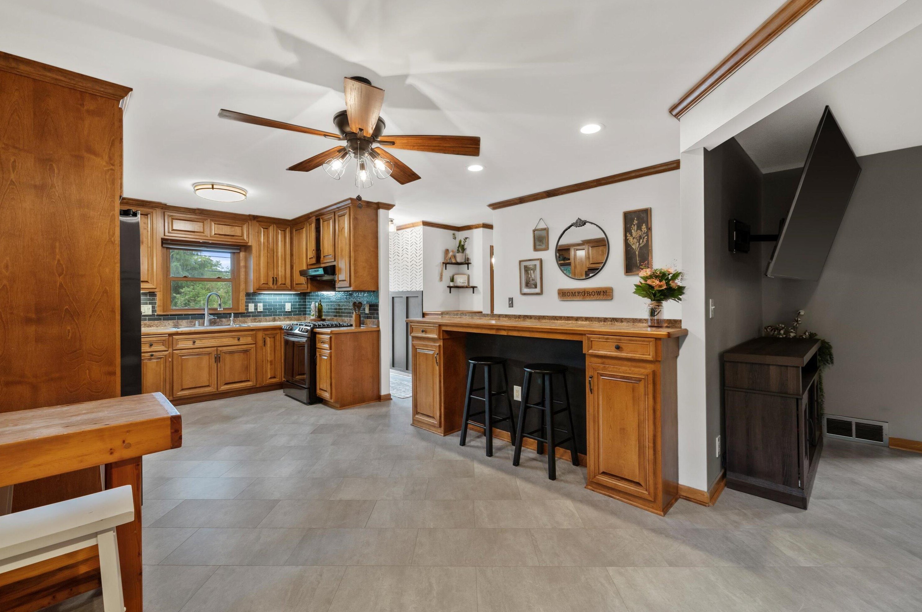 11641 Rawson Ave, Hales Corners WI  53132-1650 exterior