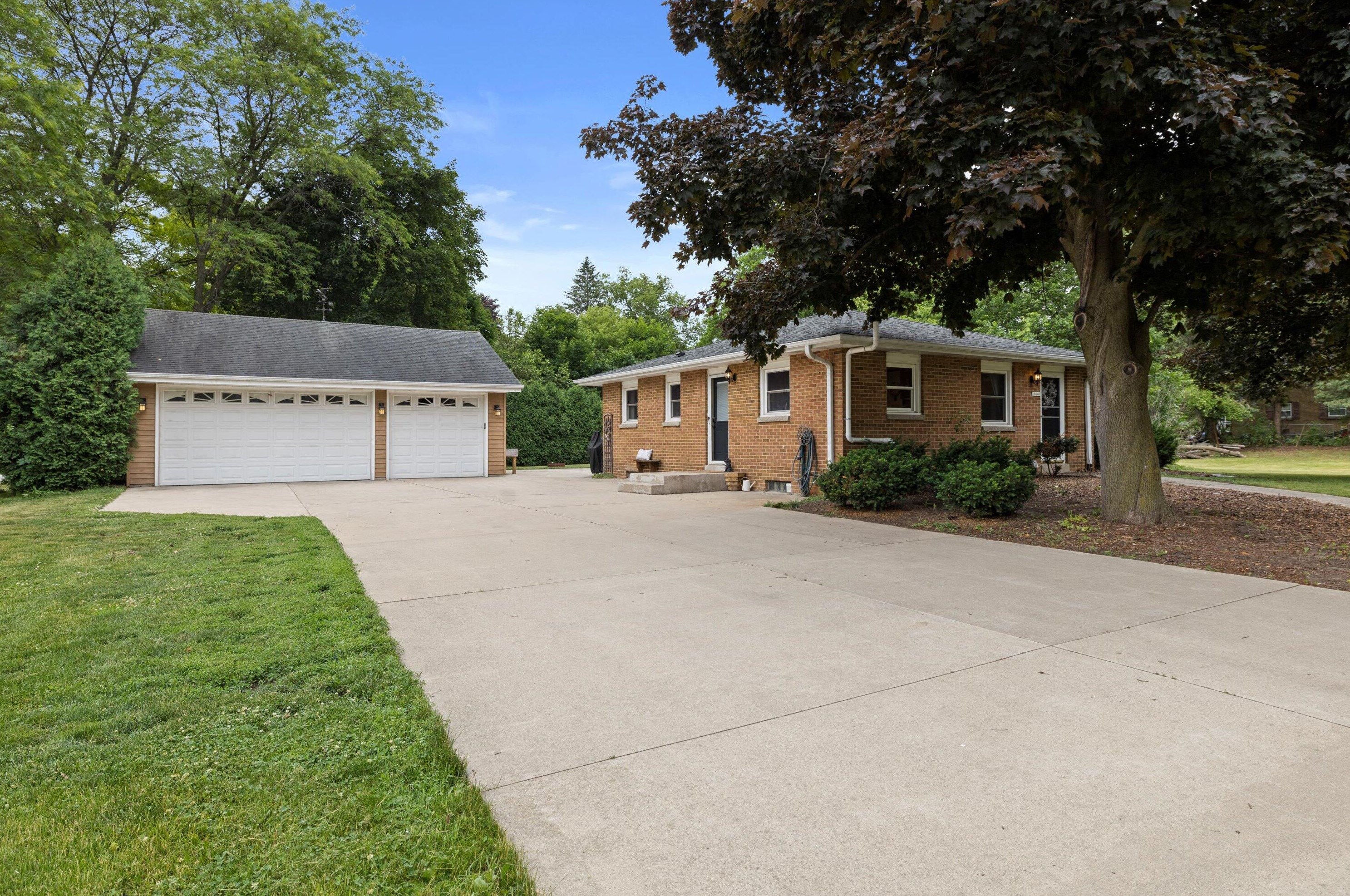 11641 W Rawson Ave, Hales Corners, WI 53132