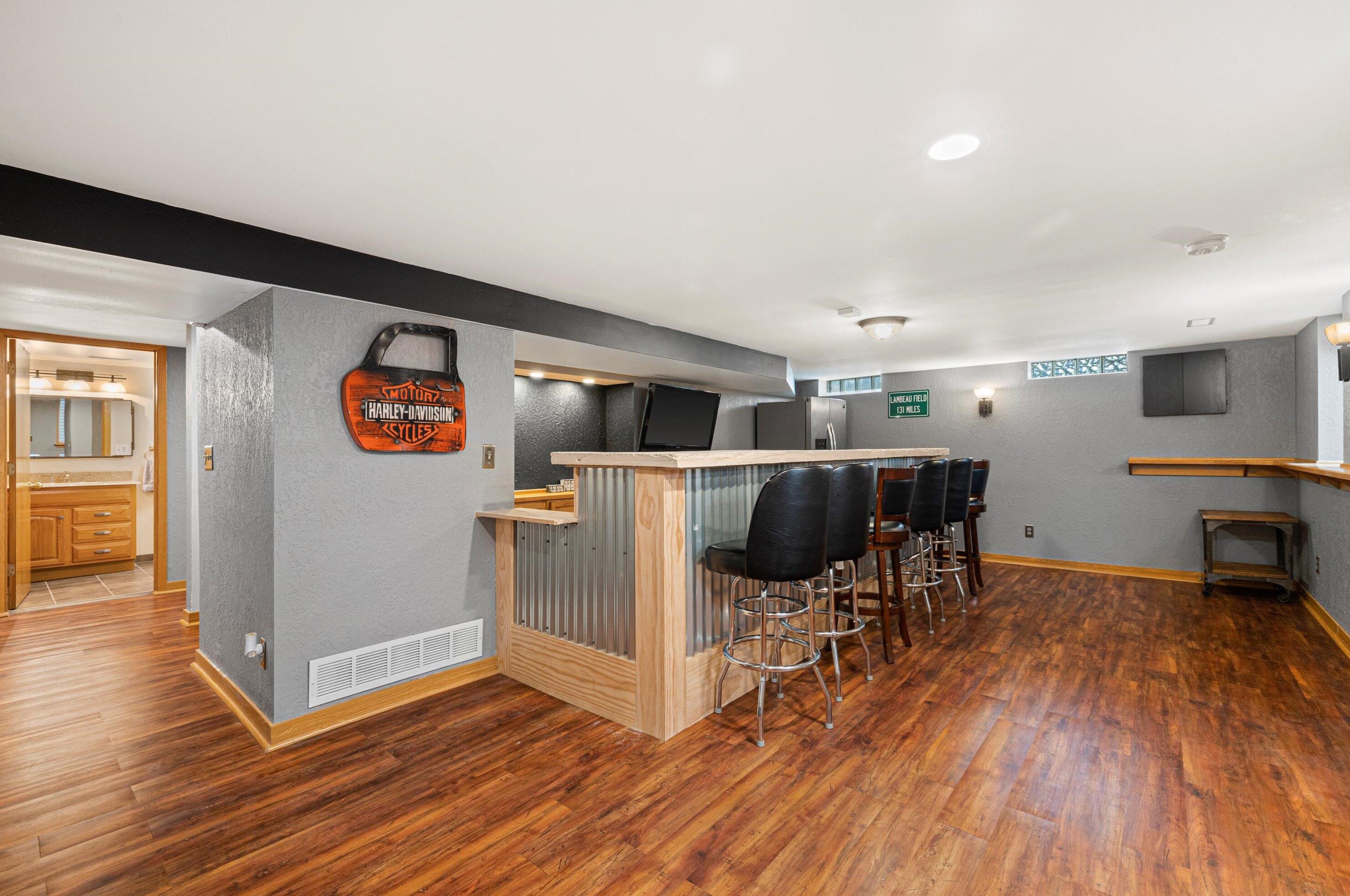 11641 Rawson Ave, Hales Corners WI  53132-1650 exterior