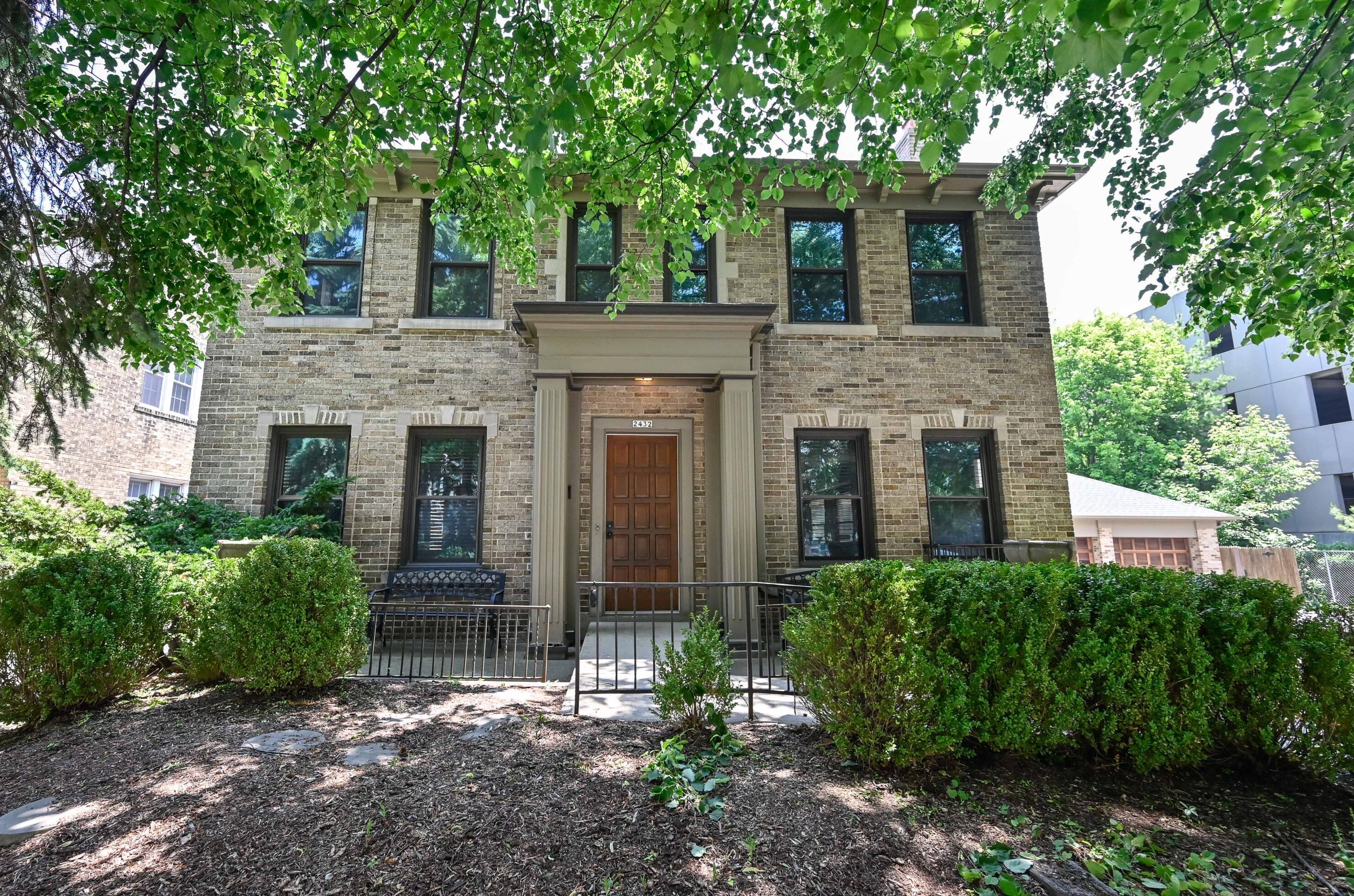 2432 N Lake Dr, Milwaukee, WI 53211