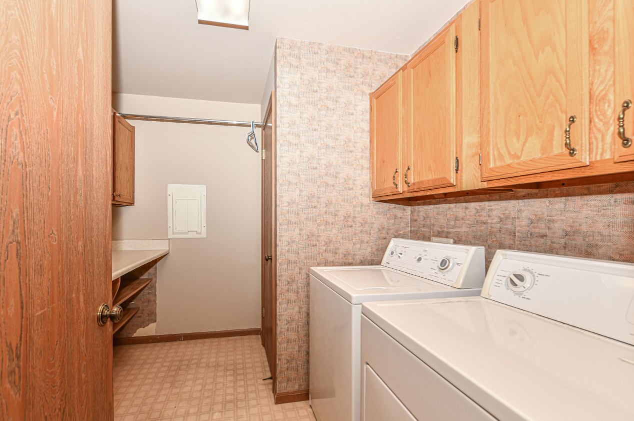 4256 Ridgewood Ln, Milwaukee WI  53221-1094 exterior