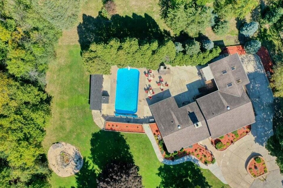 5781 Fern Ct, Greendale, WI 53129