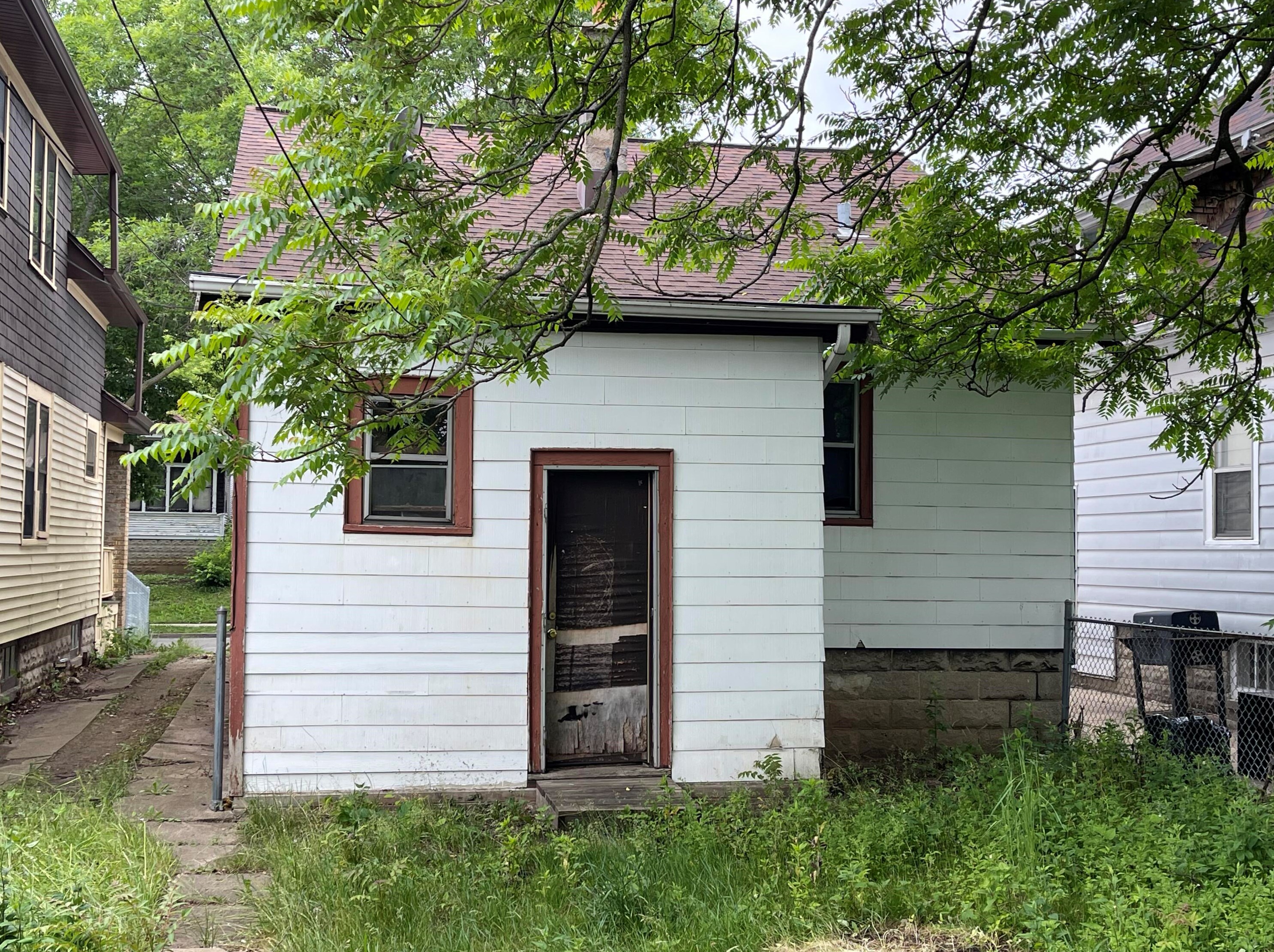 2422 53rd St, Milwaukee, WI 53210-2720