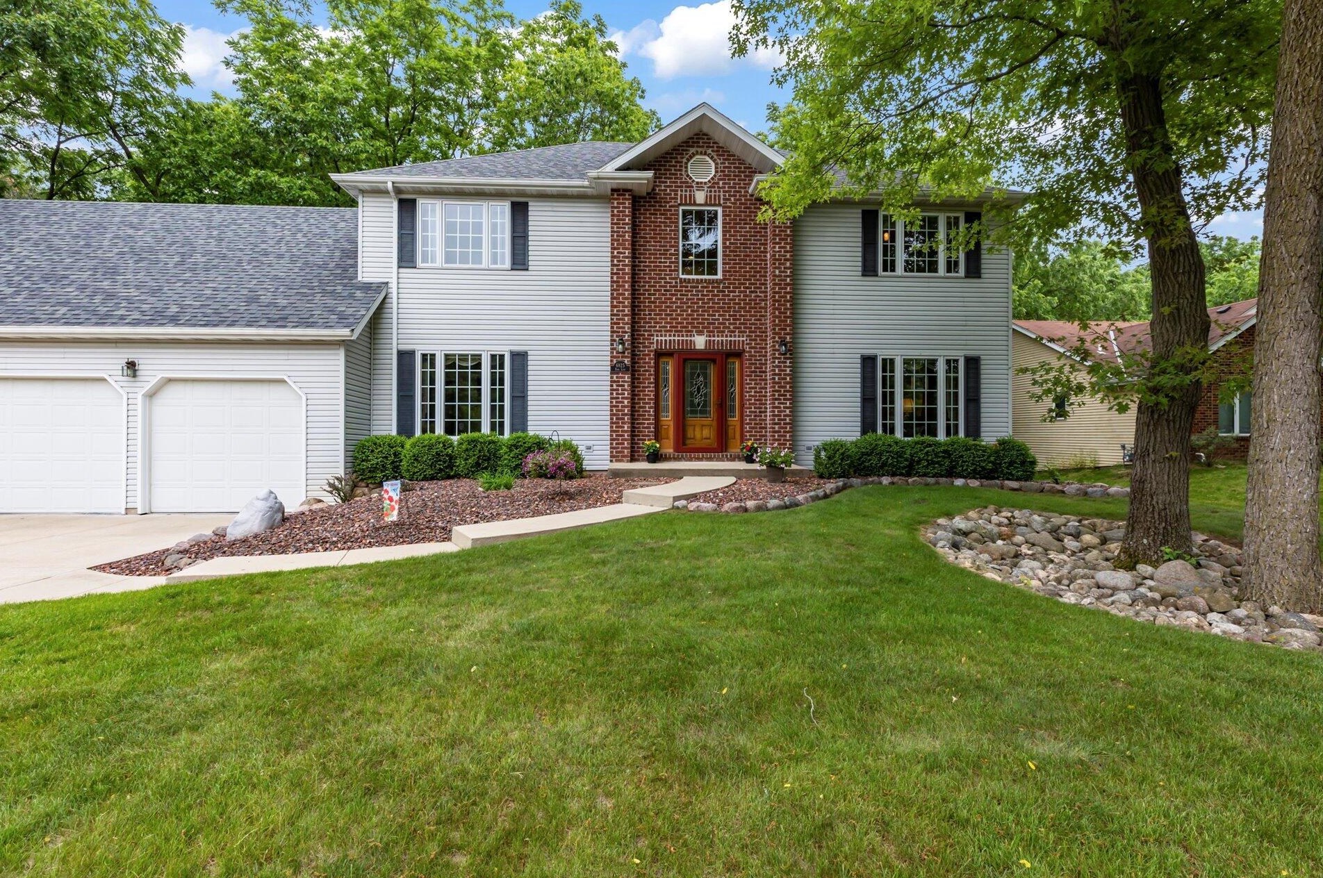 6825 Park Ln, Waterford, WI 53185