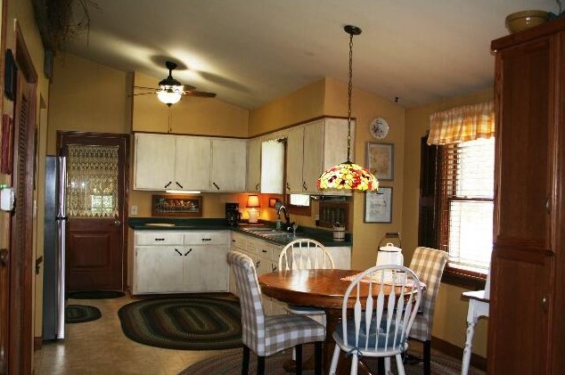 714 Elm St, Hartford, WI 53027