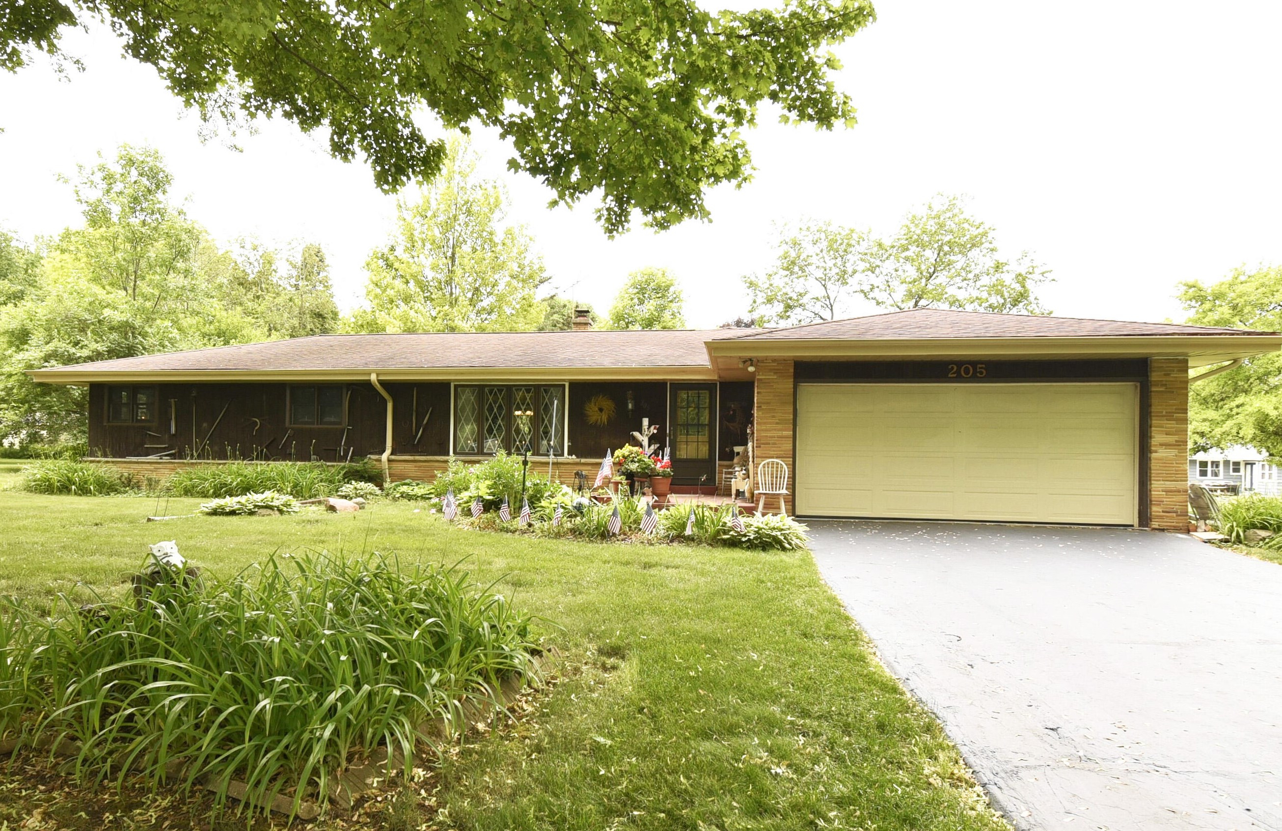205 N 166th St, Brookfield, WI 53005