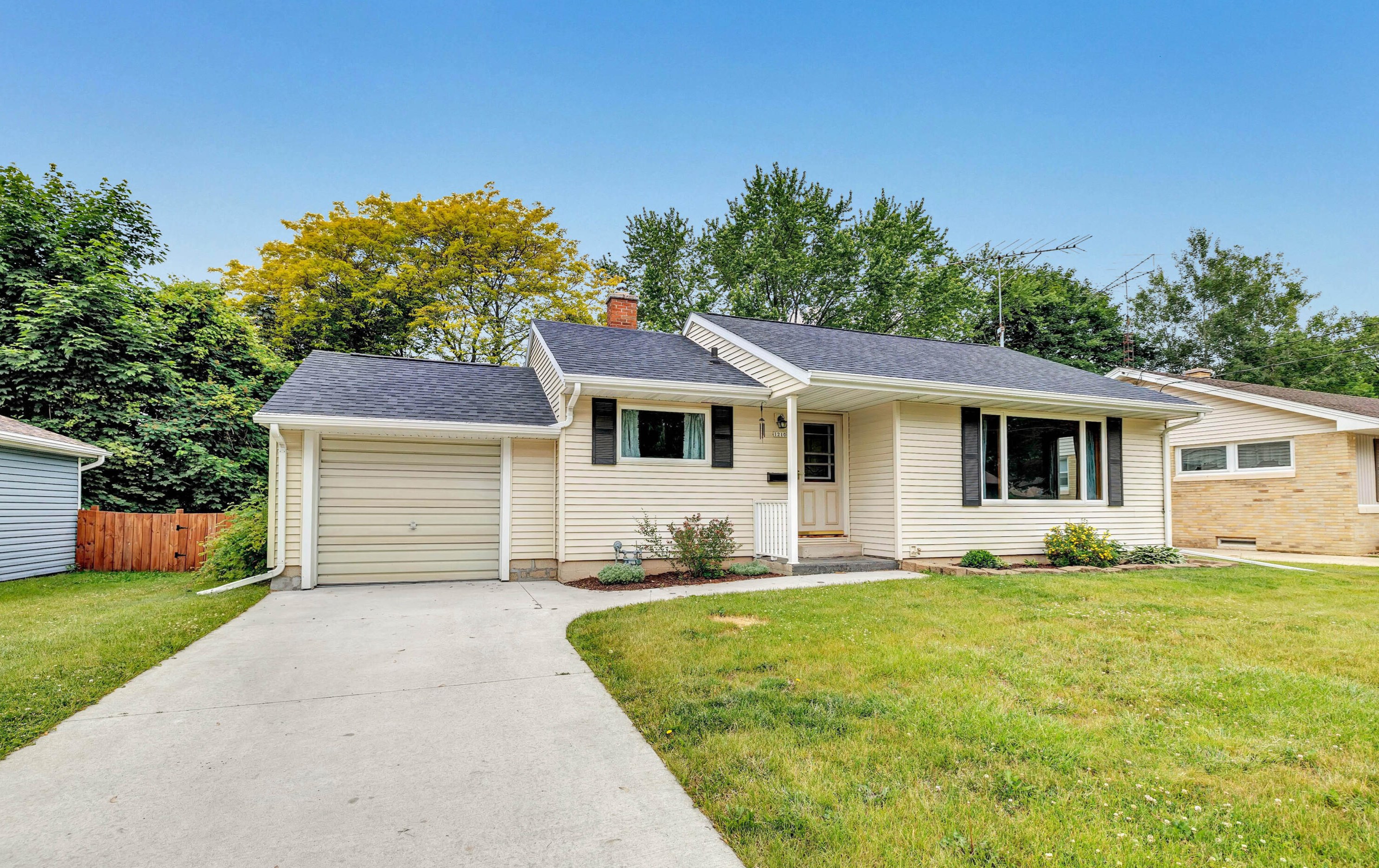 1210 N 23rd St, Manitowoc, WI 54220
