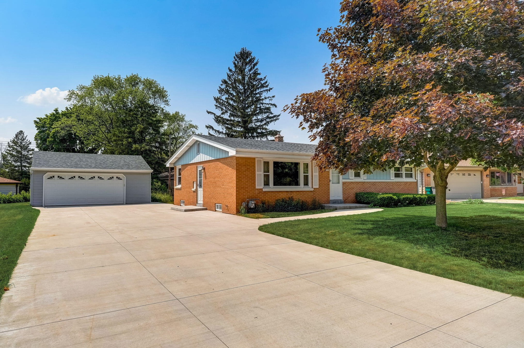 5331 S 114th St, Hales Corners, WI 53130
