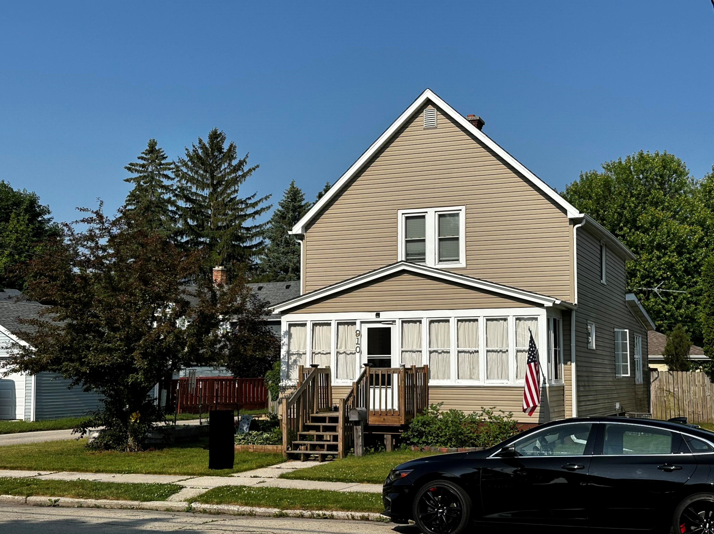 910 N 21st St, Manitowoc, WI 54220