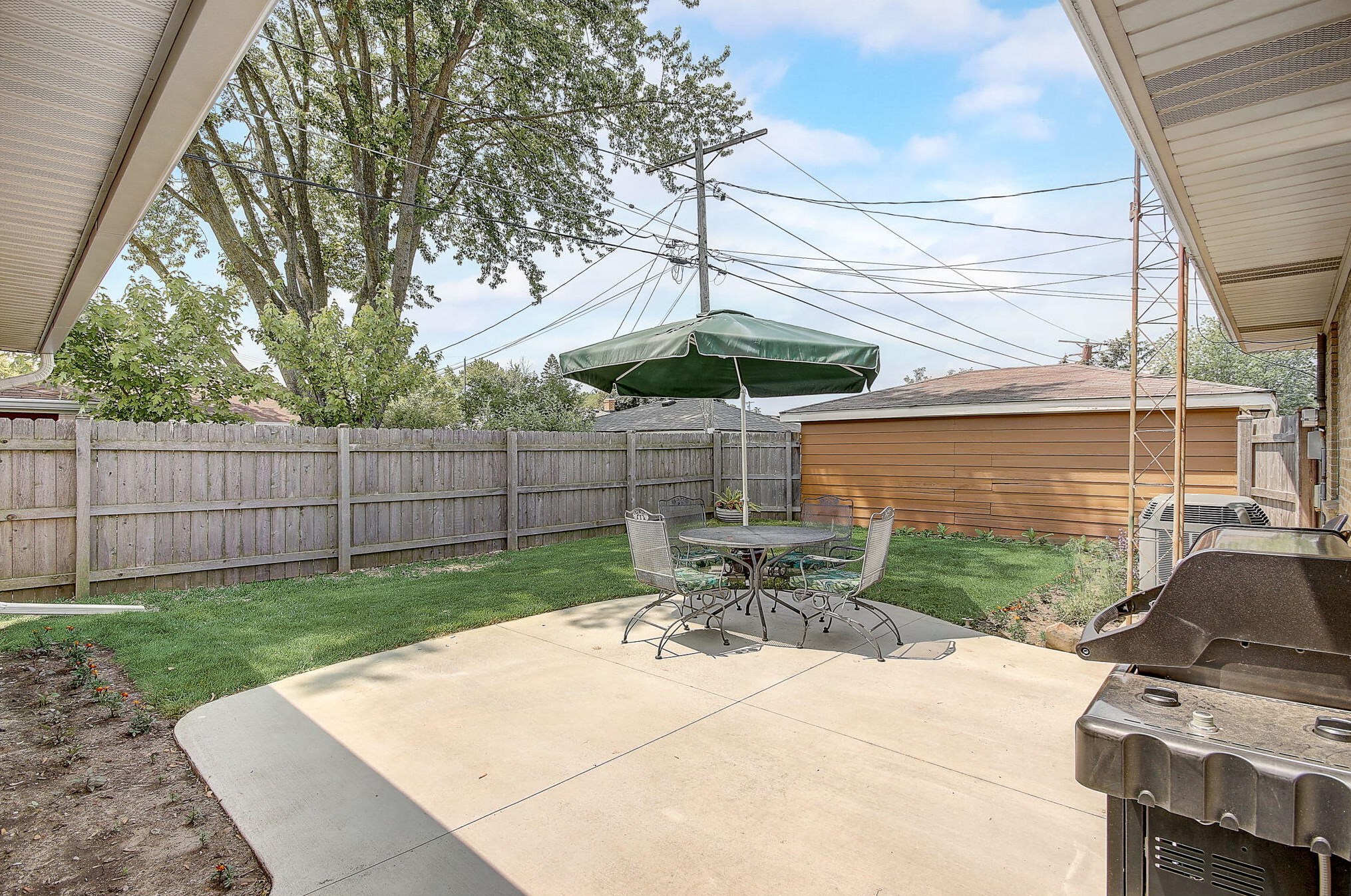 1127 Sheraton Dr, Racine WI  53402-3340 exterior