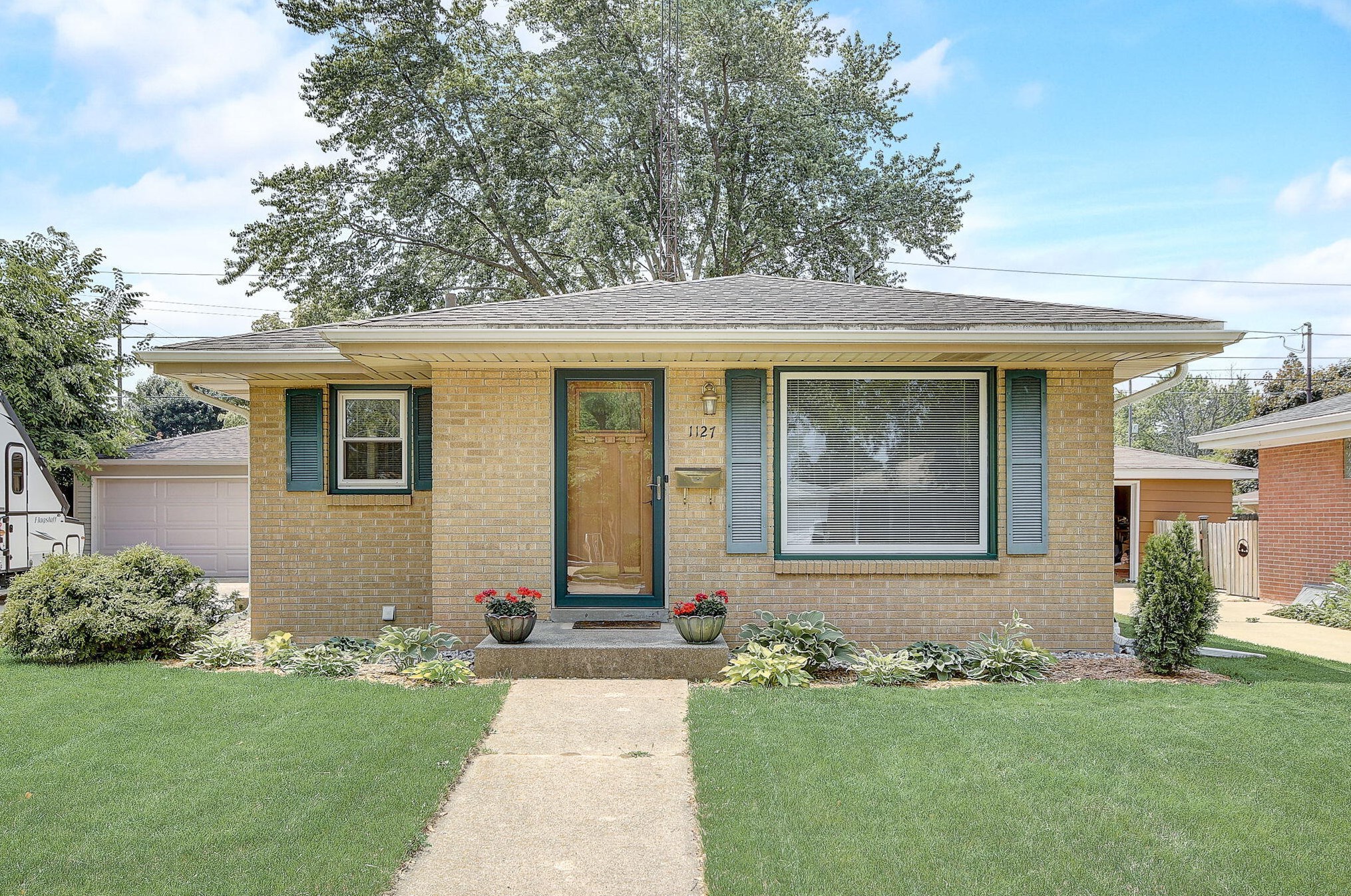 1127 Sheraton Dr, Racine WI  53402-3340 exterior