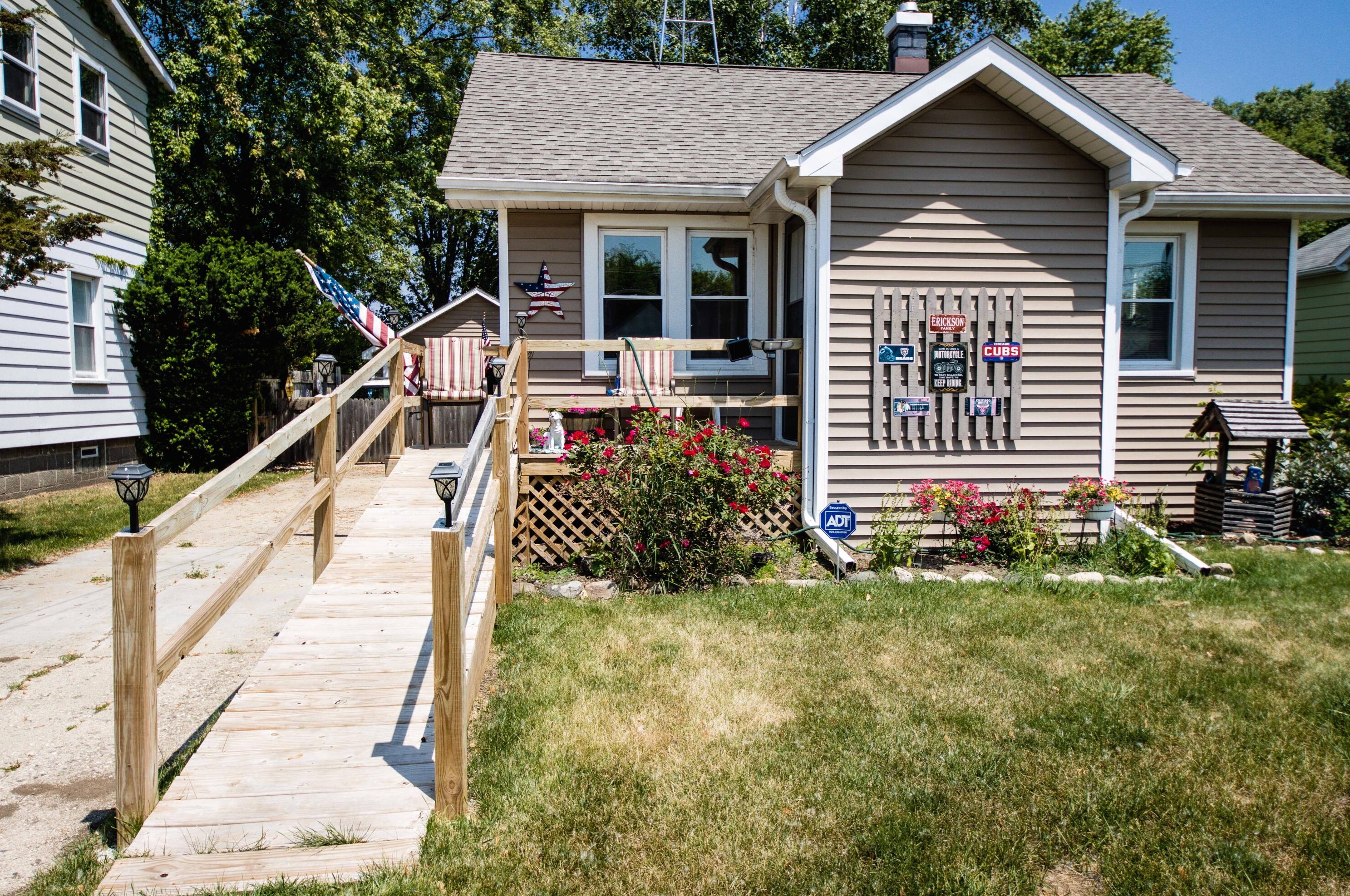 916 83rd St, Kenosha, WI 53143