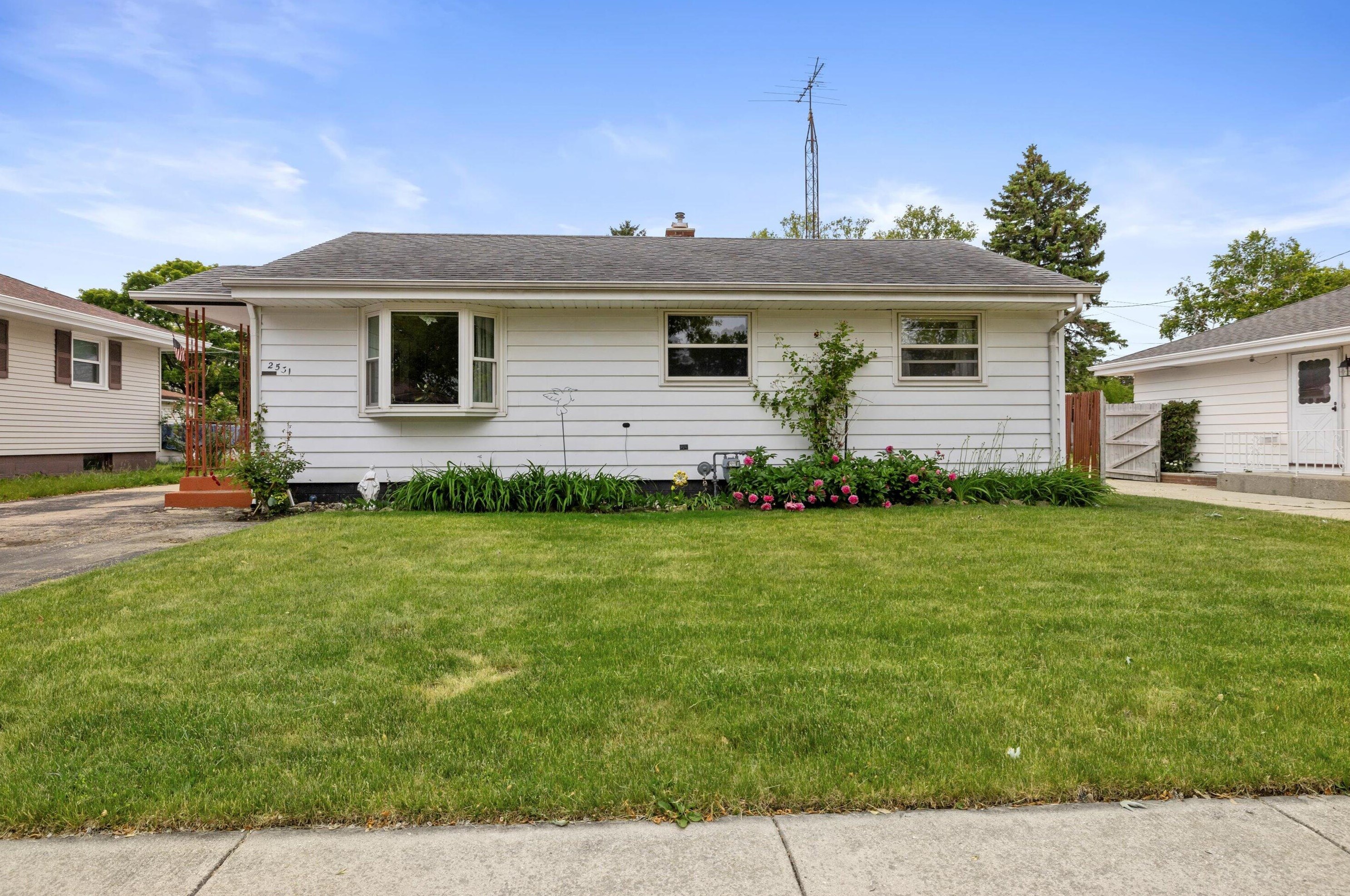 2531 82nd St, Kenosha, WI 53143