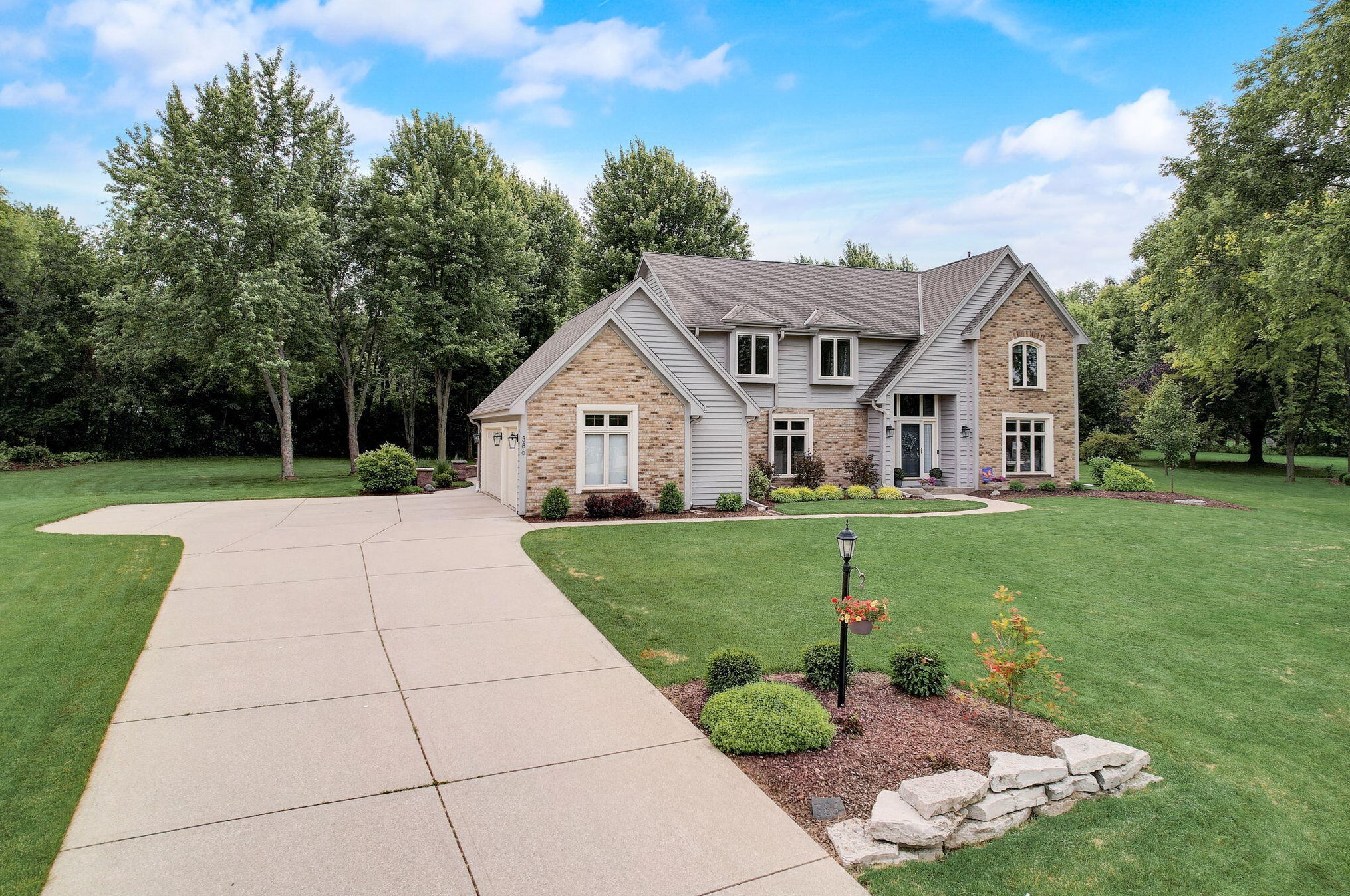 386 Nickelby Ct, Delafield, WI 53018