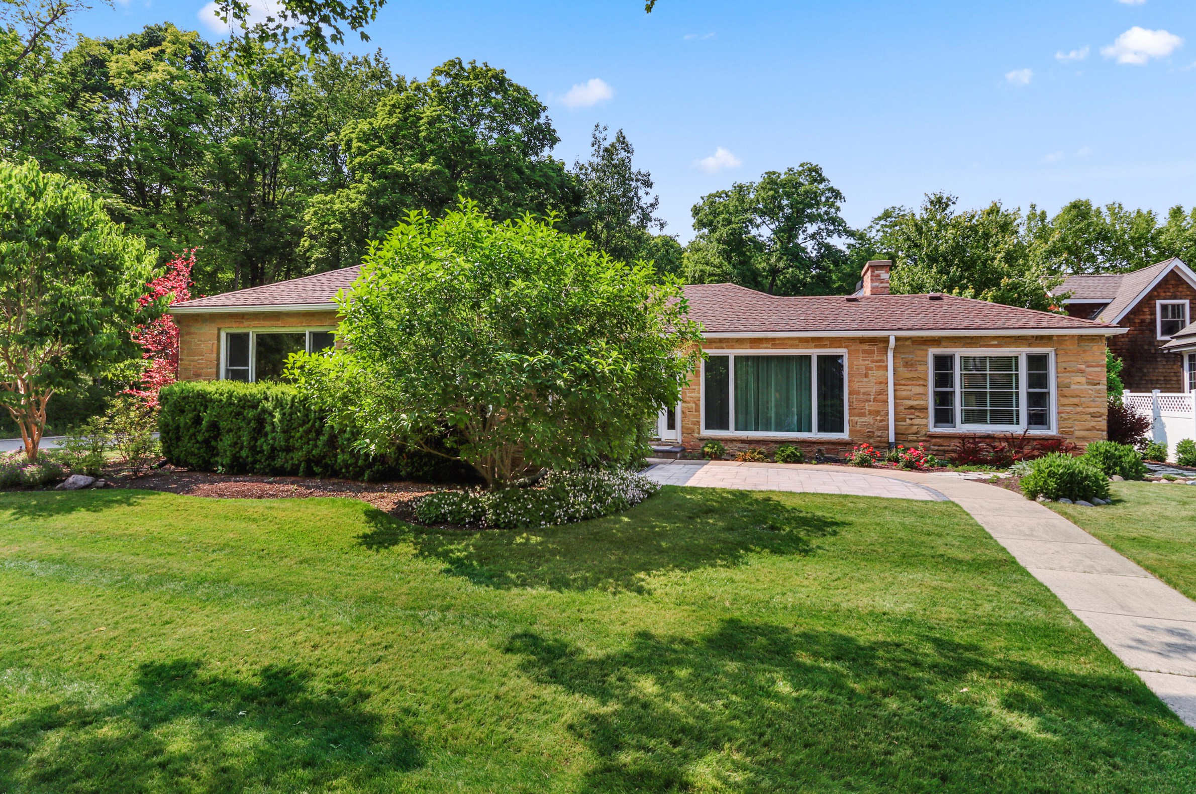 1643 Lake Shore Dr, Lake Geneva, WI 53147