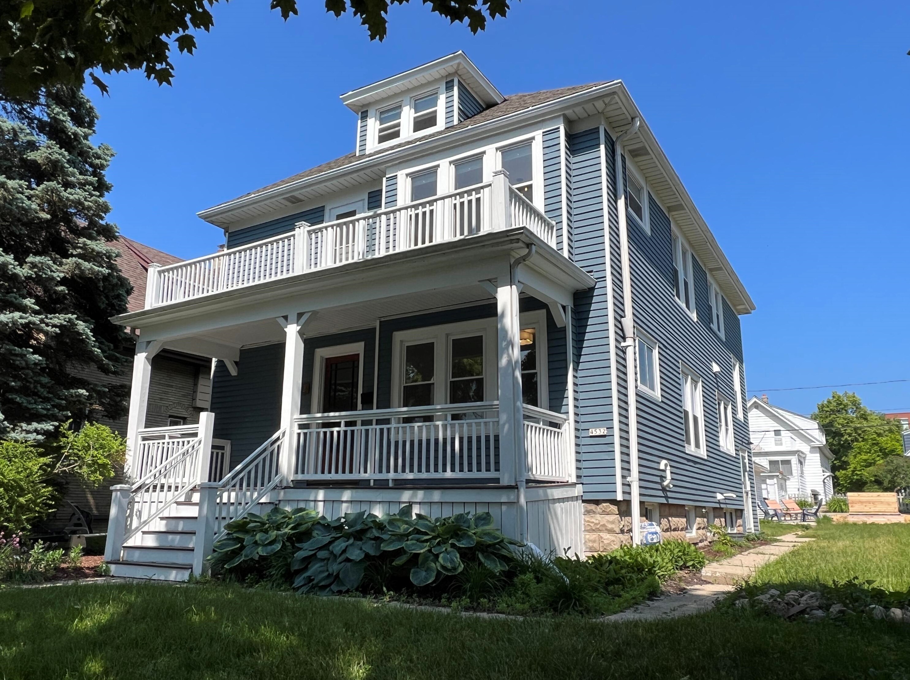 4532 Newhall St, Milwaukee WI 53211-1527 exterior